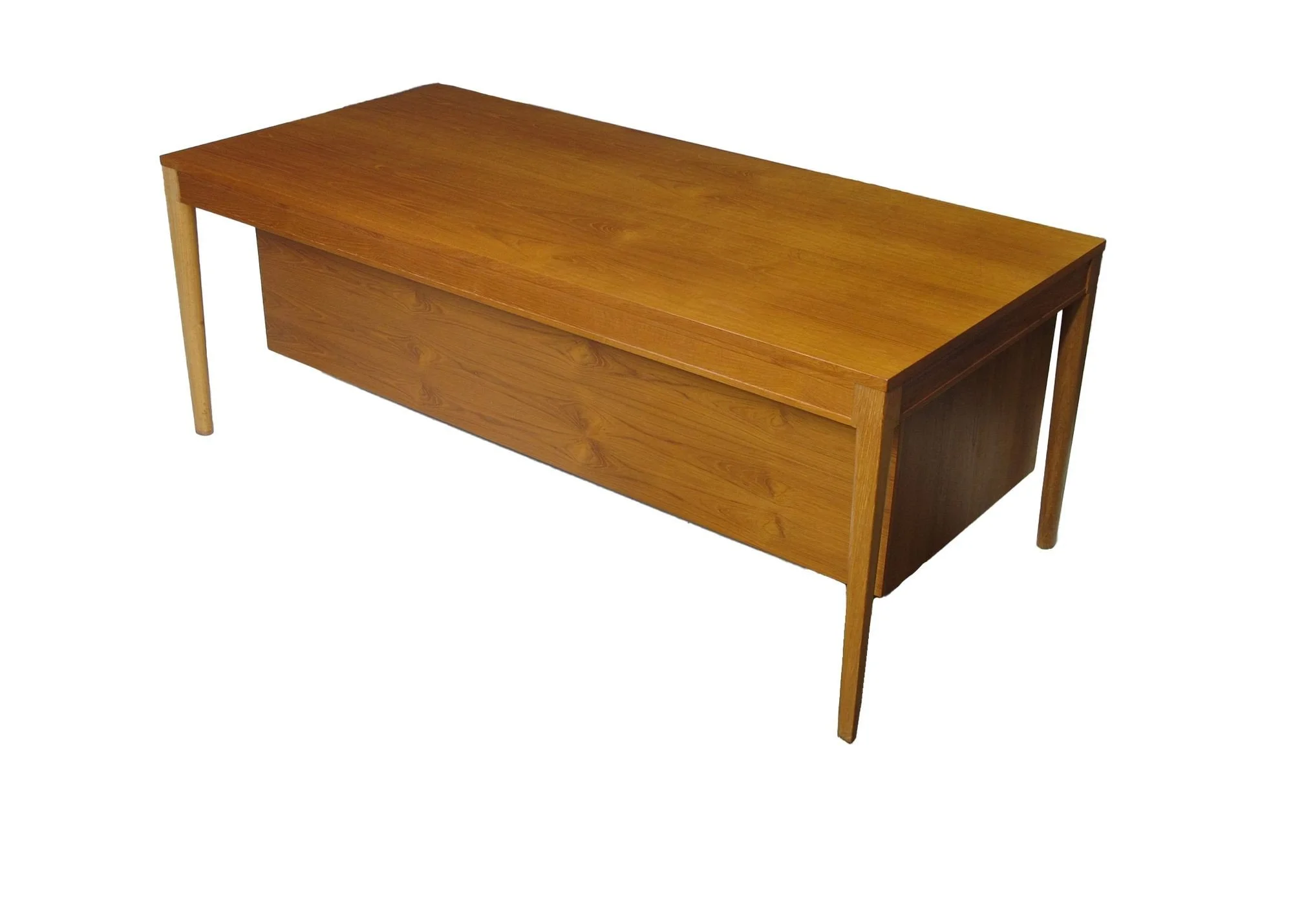 8_desk9.jpeg