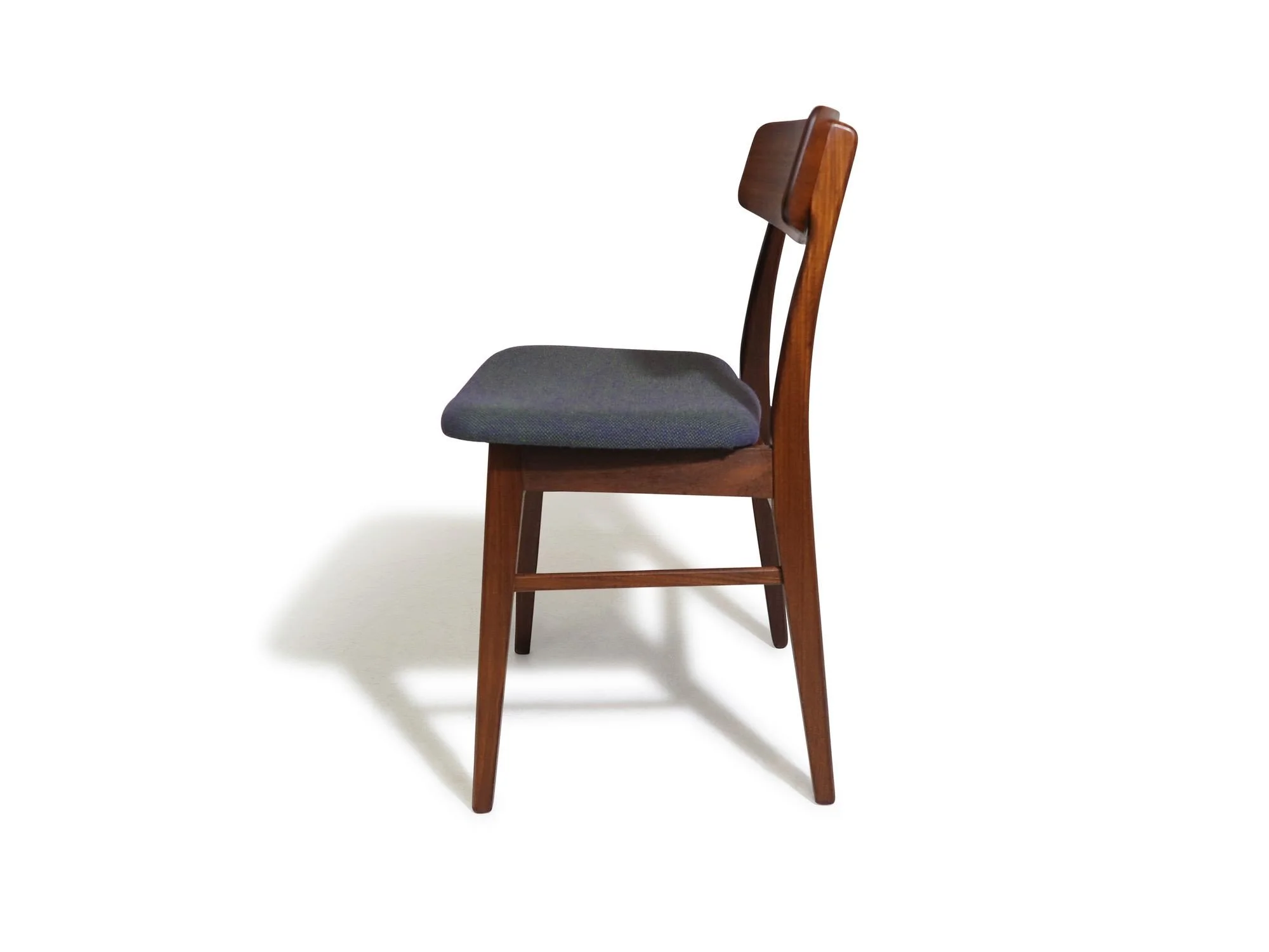 4_chamaleon_chairs-4.jpeg