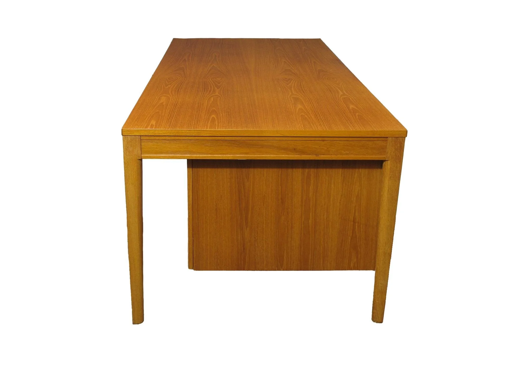 7_desk8.jpeg