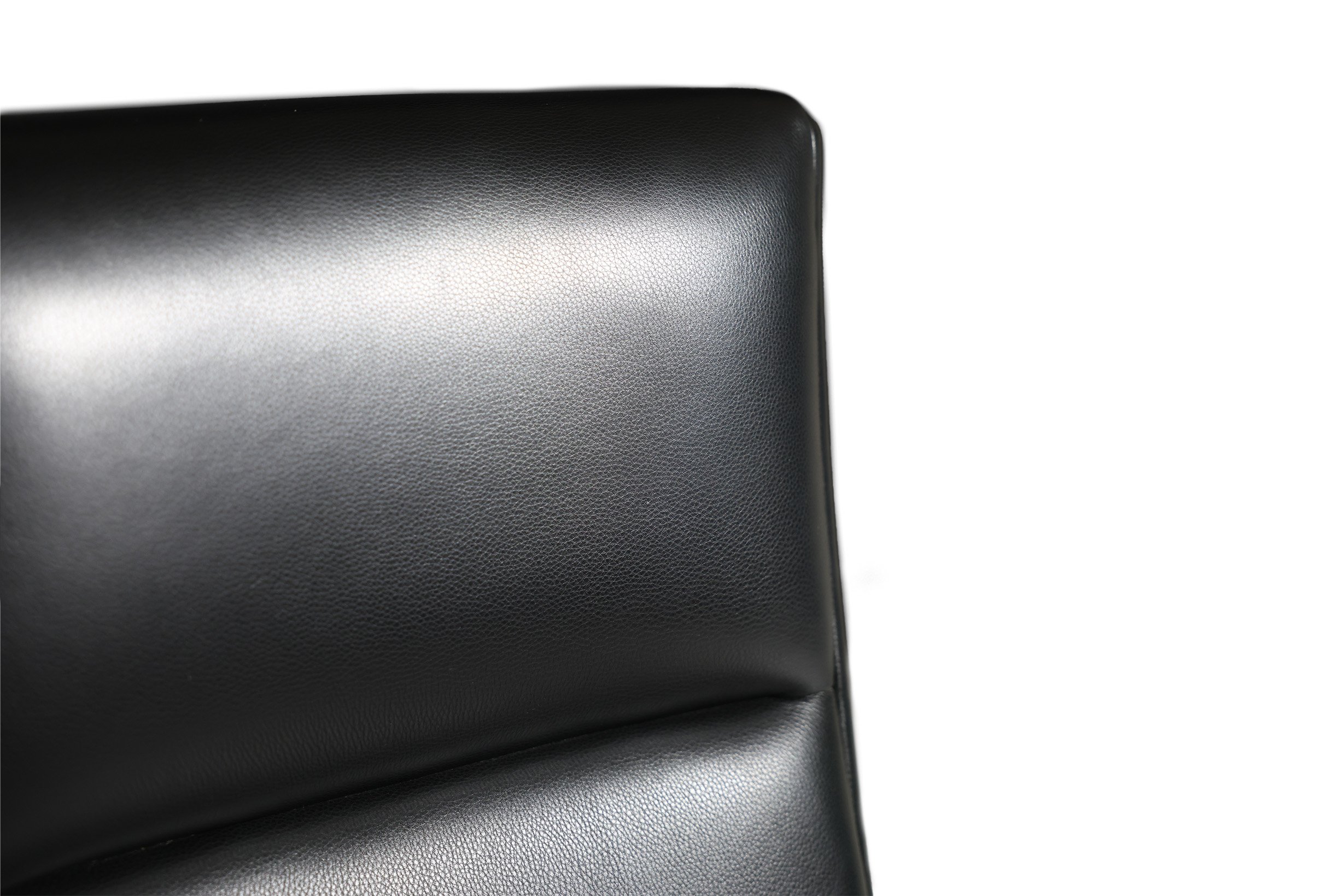 Black leather chair-10.jpg
