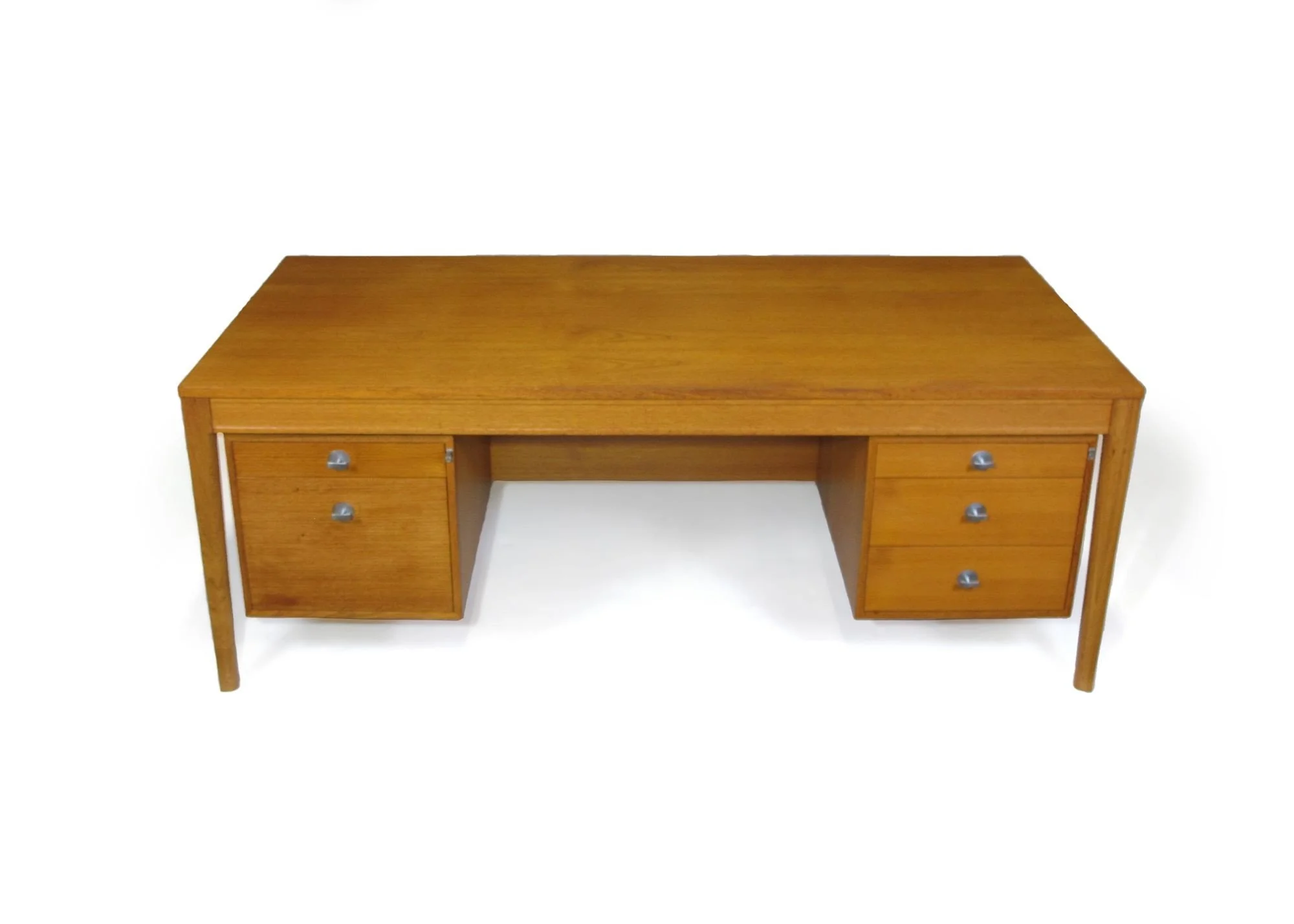 2_desk3.jpeg