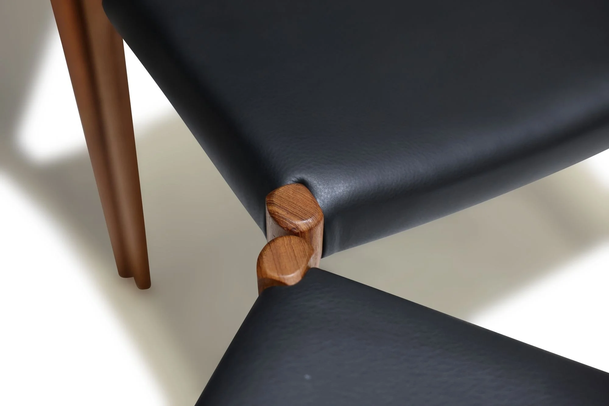 11_Black_Leather_Benchs-10.jpeg