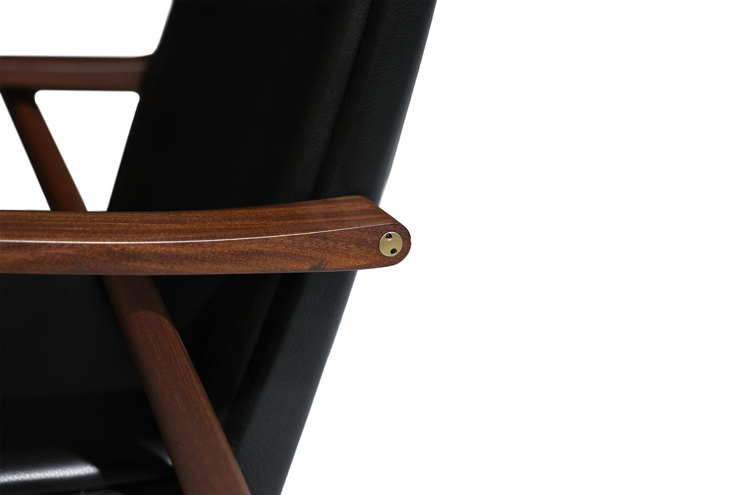 Black leather chair-5.jpg