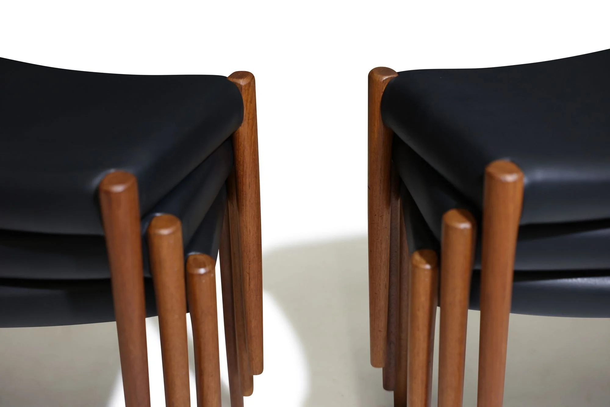 7_Black_Leather_Benchs-4.jpeg