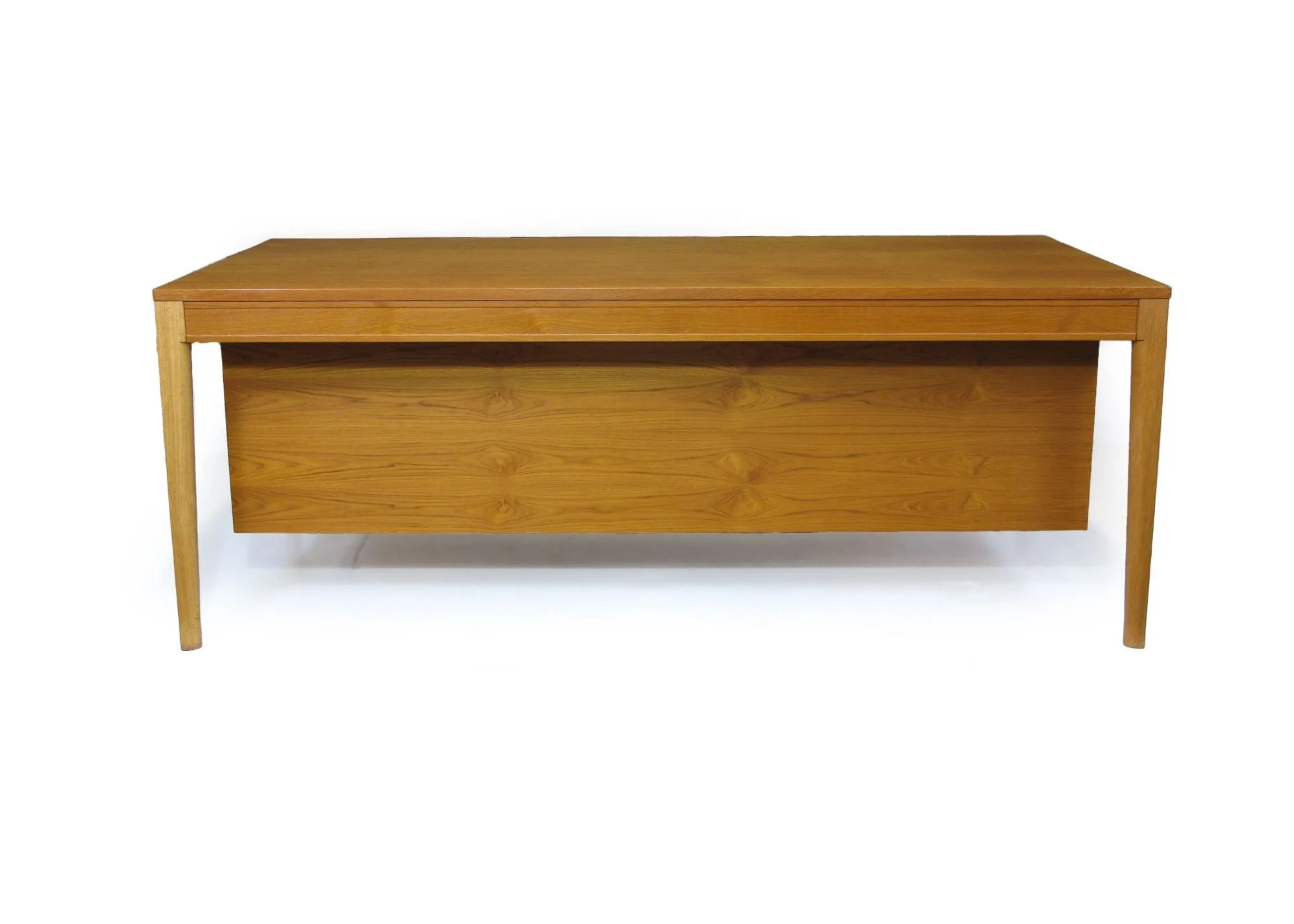 9_desk7.jpeg