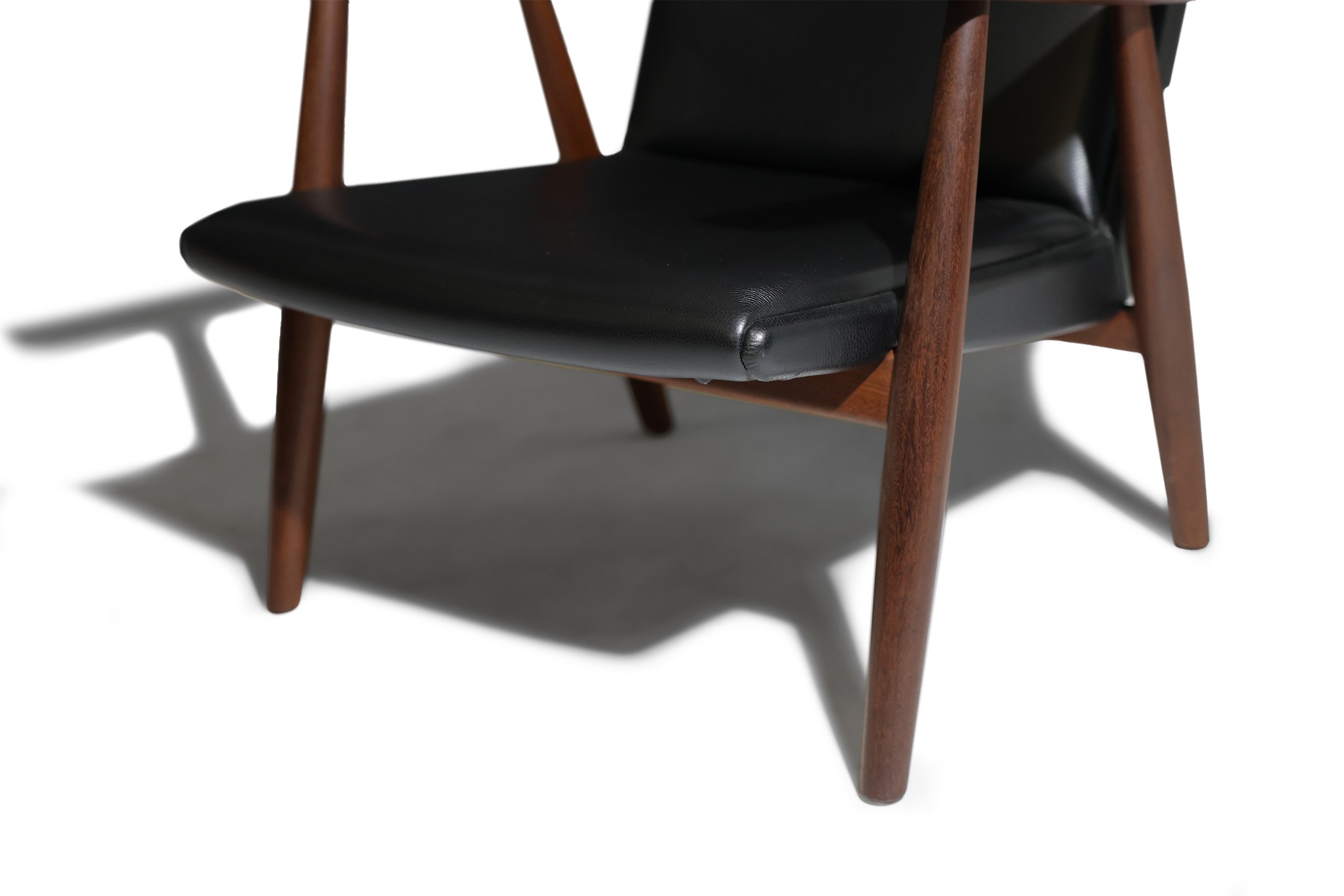 Black leather chair-3.jpg