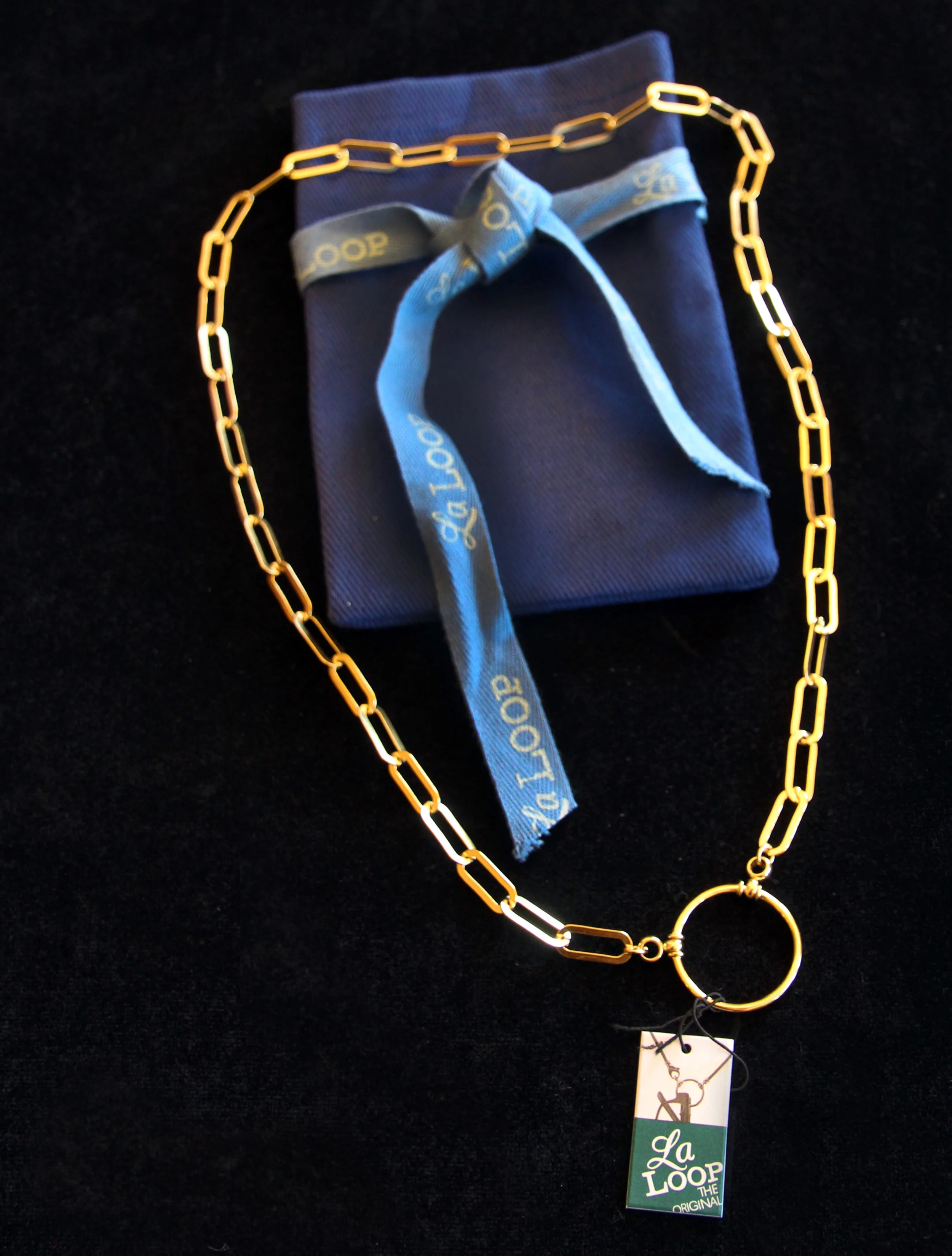 My La LOOP Lady in Gold arrived in its own beautiful pouch. What a wonderful pre-Mother’s Day present!