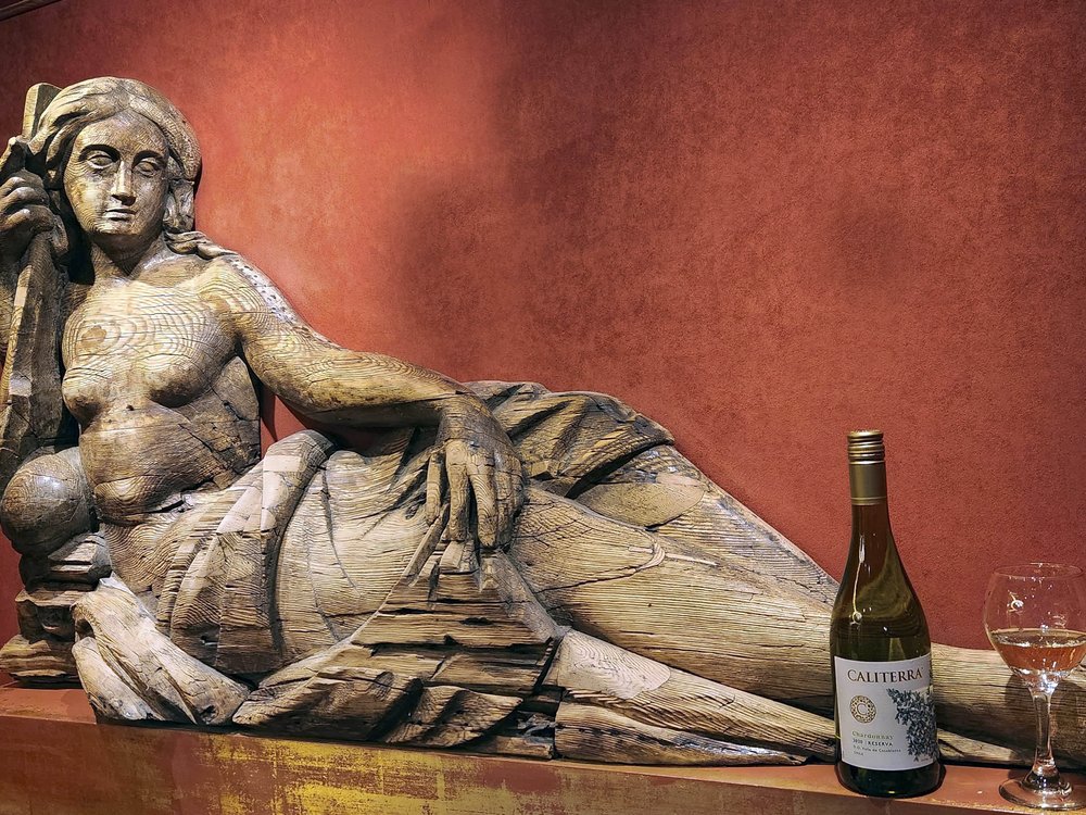 10Best, HAL, statue with Caliterra wine.jpg