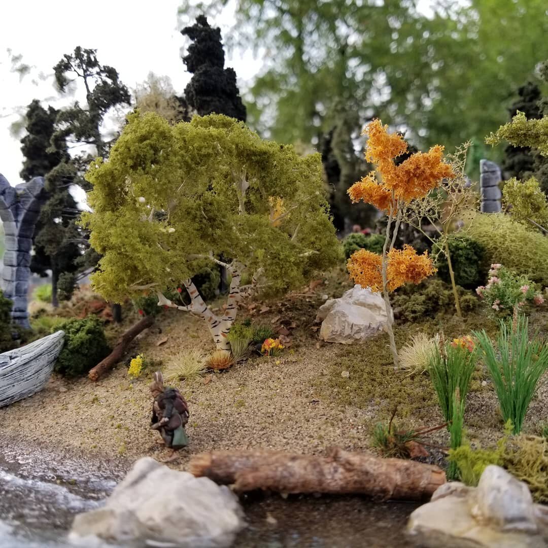 One of my favorite detail shots from my Diorama! Made possible with the help of #woodlandscenics realistic trees. Really happy with how the woods turned out.

 #tabletoprpg #dungeonmaster #games #criticalrole #tabletopgames #geek #minipainting #paint