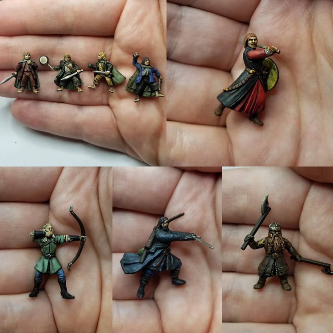 A little sneak peek at the minis going into my Amon Hen Diorama. Finally got around to painting the fellowship, so glad to have these done! 

#tabletoprpg #dungeonmaster #games #criticalrole #tabletopgames #geek #minipainting #painting #lotr #wargami