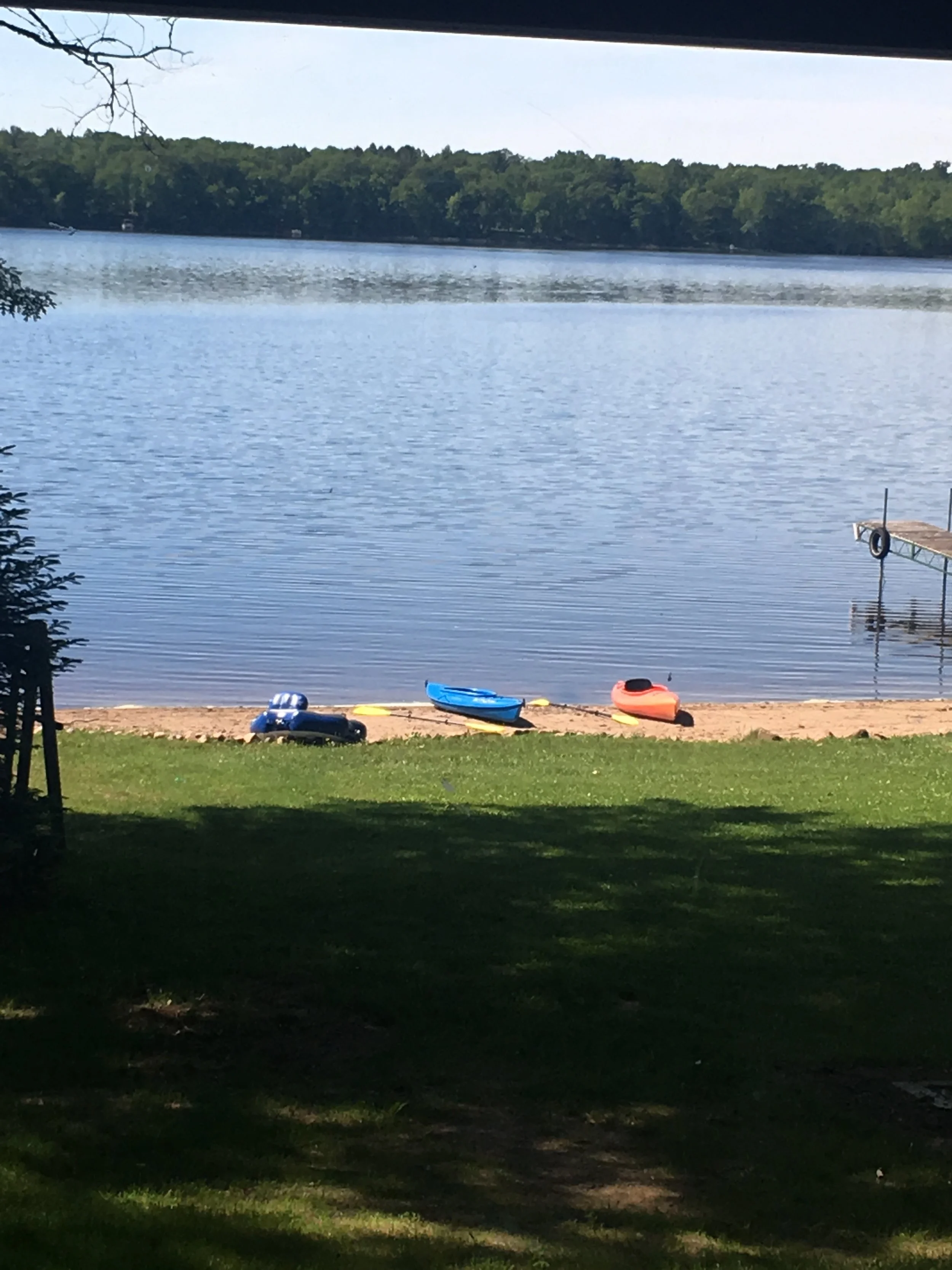 Fireside Lake Resort has 1 canoe, 3 kayaks and a paddle board. Life jackets are required and are stored in the shed at the beach 