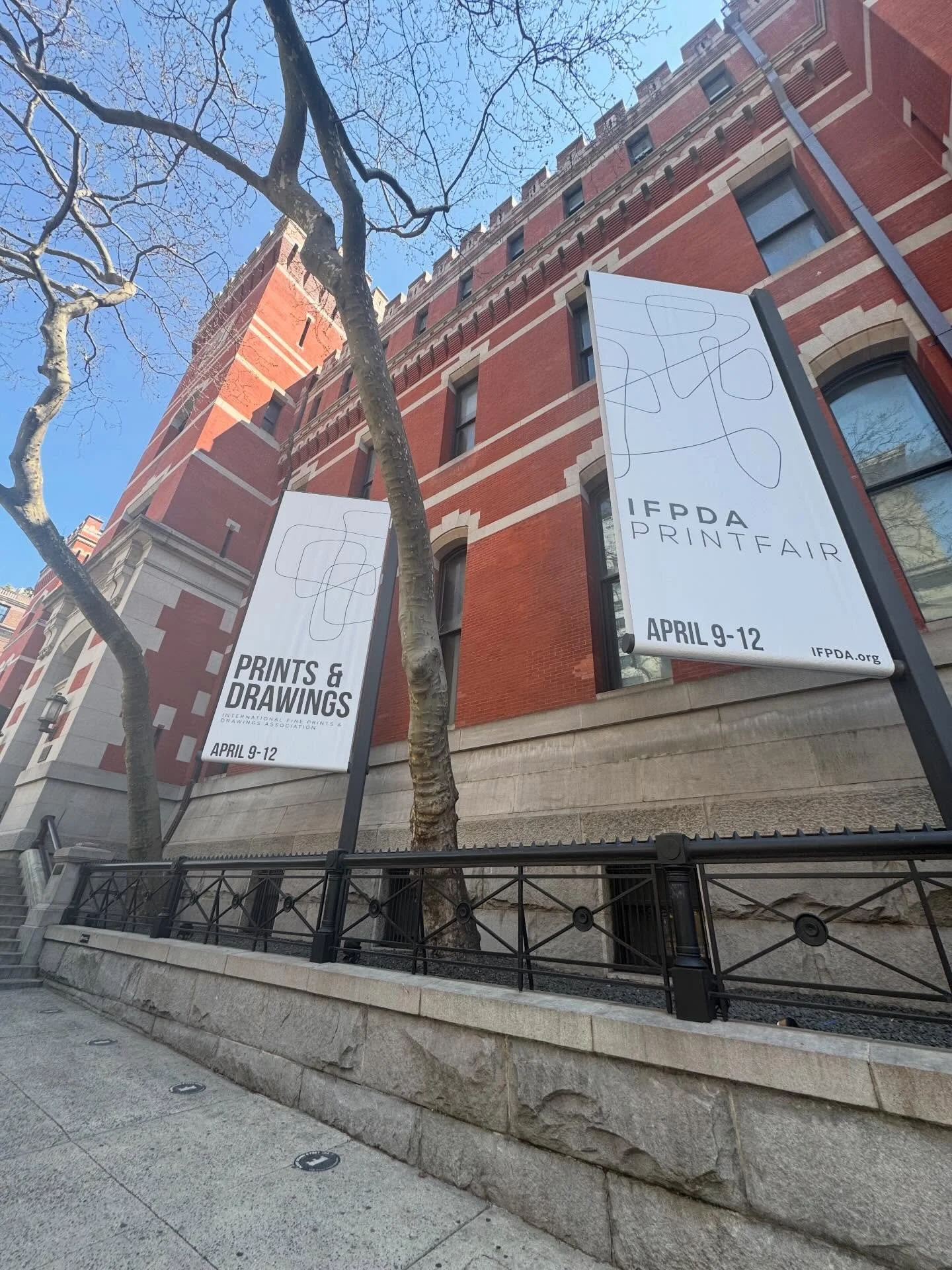 #PrintWeek! An incomplete recap of art I loved:

1. Walking into @ifpda 
2. - 6. @ali.kazim.ak&rsquo;s stunning new portfolio, Alphabets, with @cristearoberts 
7. My queen @judithreddy568 in @dolan.maxwell&rsquo;s museum exhibition of a booth 💯💯💯
