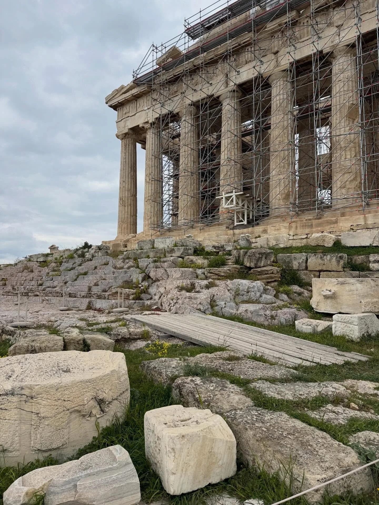 🇬🇷 Greece 🇬🇷 Even more magical than I remembered. We pet every street cat 🐈&zwj;⬛, collected too many snail shells 🐌 and will be dreaming about Crete, especially @metohikindelis, forever.