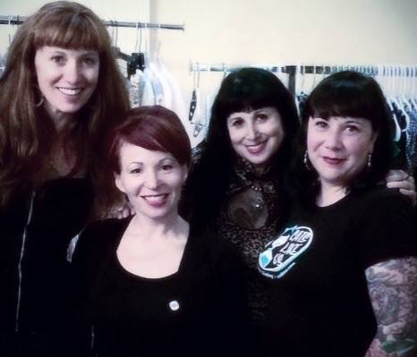 Rachel, from Bxclusive, Peanut, Miss Ruth, and Angela of Mode Merr enjoy a visit together at the New England Shake-Up