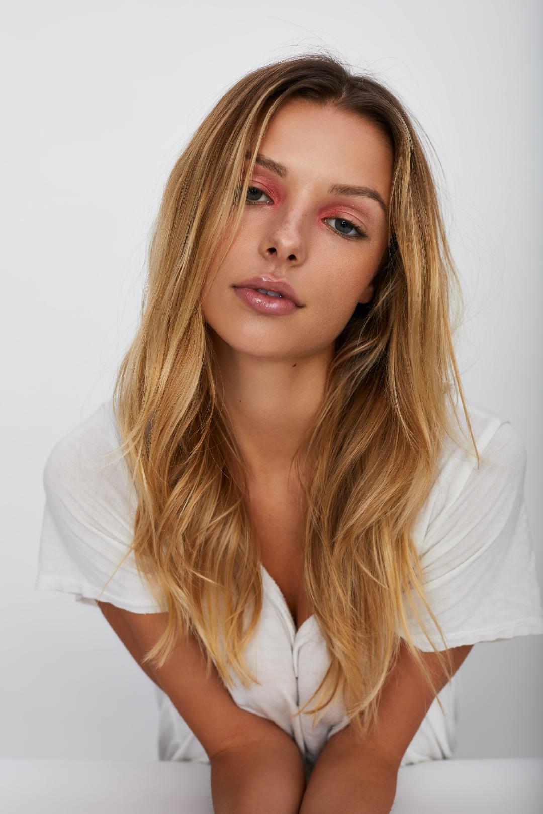 Photographer: Shintani Model: Madi Teeuws