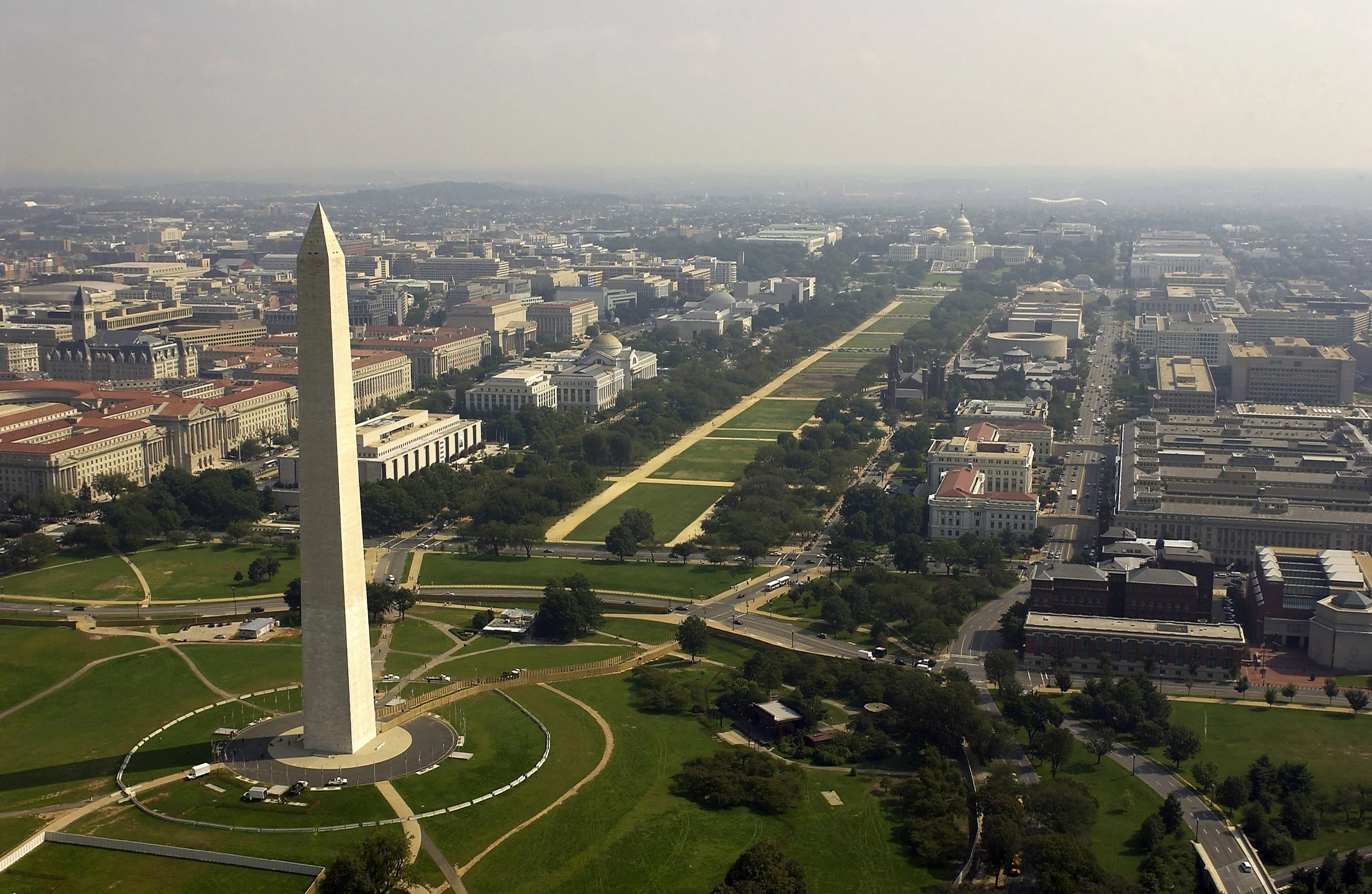 DC US_Navy_030926-F-2828D-307_Aerial_view_of_the_Washington_Monument.jpg