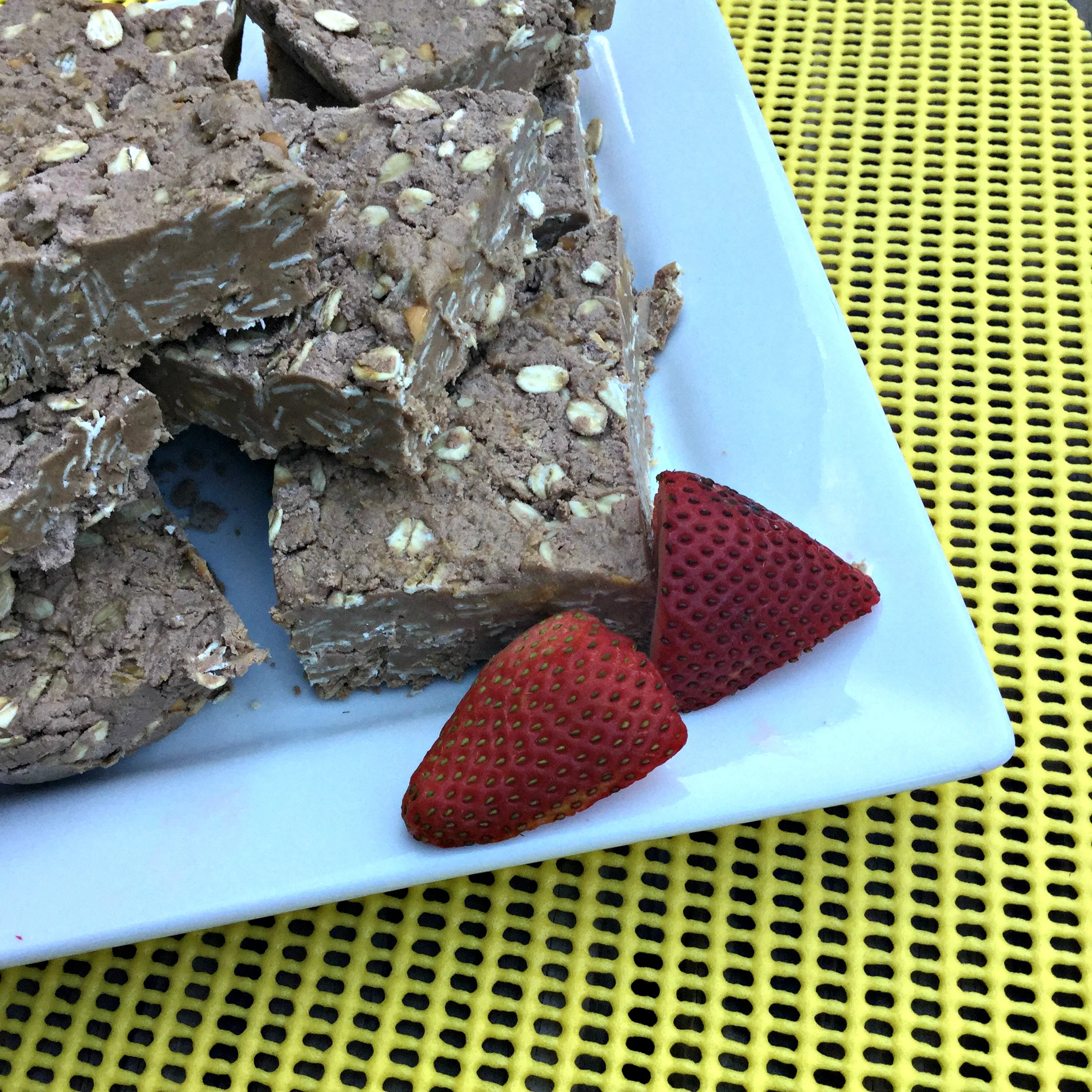 No-Bake Chocolate Peanut Butter Protein Bar Recipe