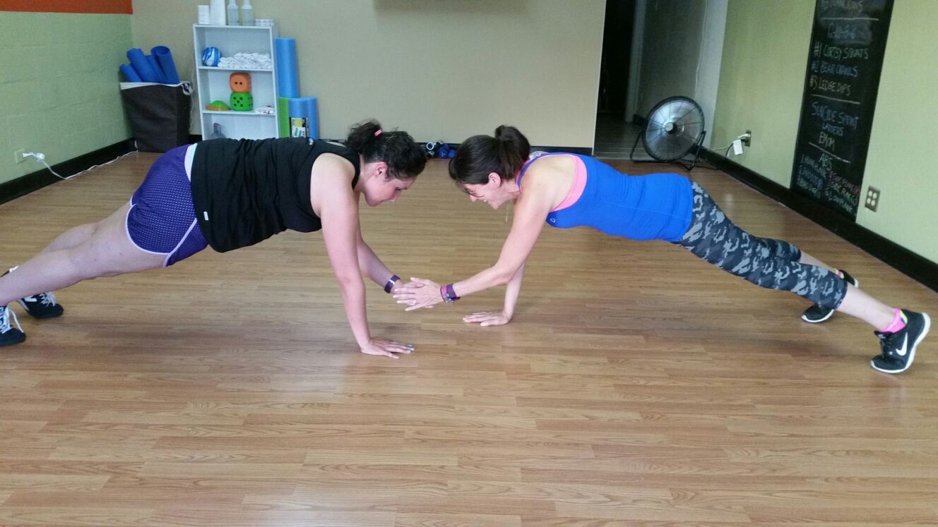 Partner exercise: High plank high five