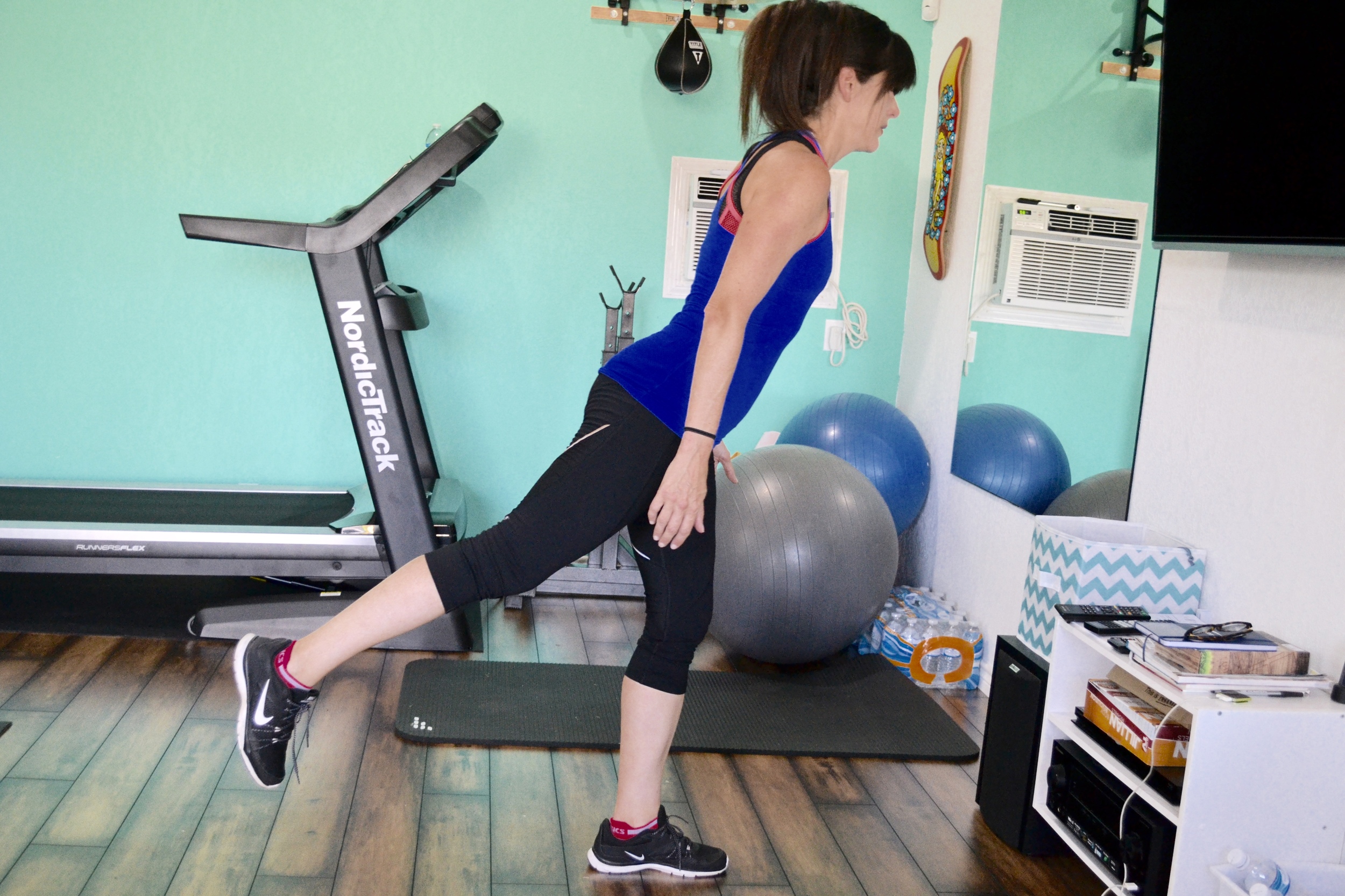 kick your leg straight out behind you once you return to the starting position.