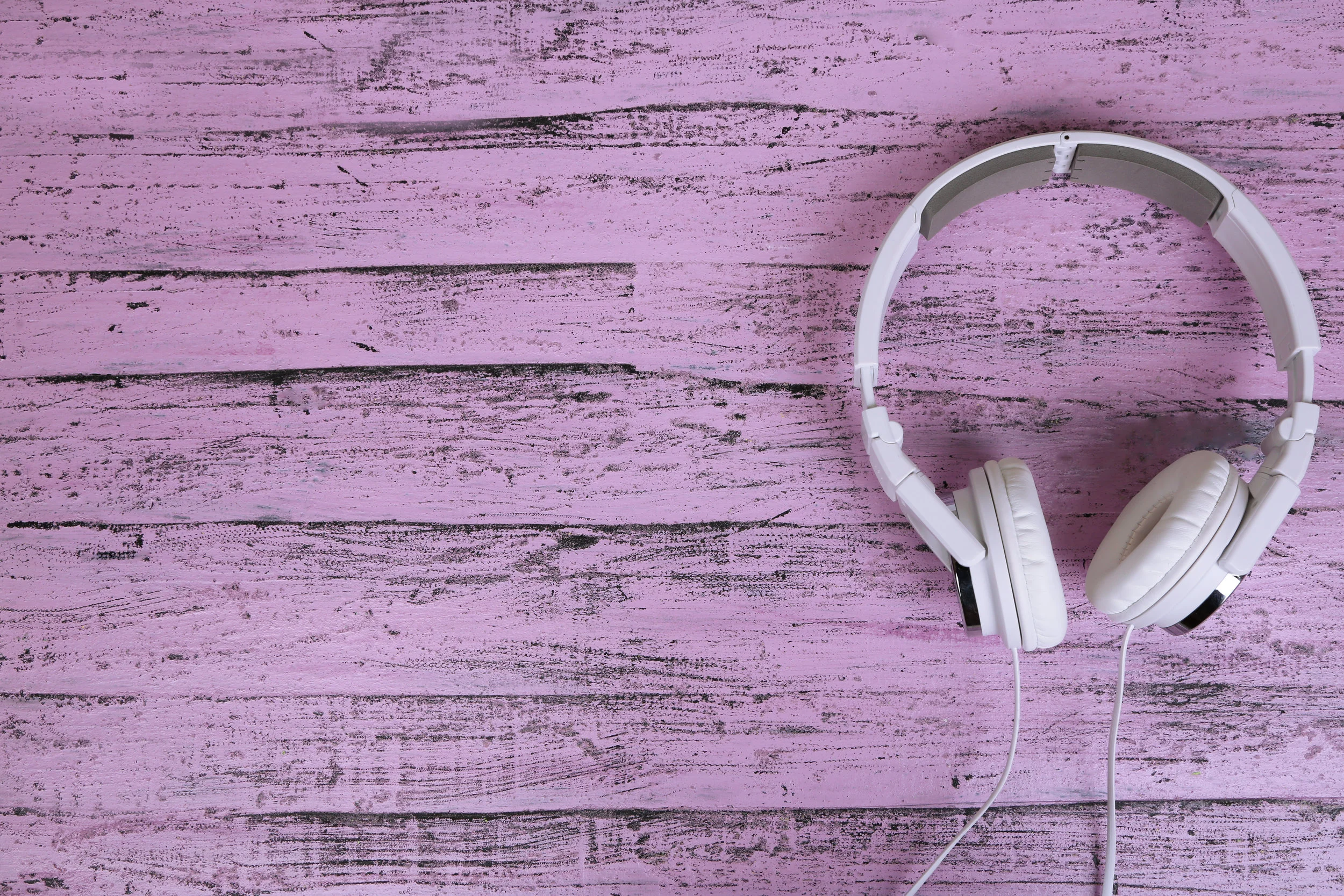 5 FITNESS & PERSONAL GROWTH PODCASTS TO GET YOU THROUGH THE WEEK