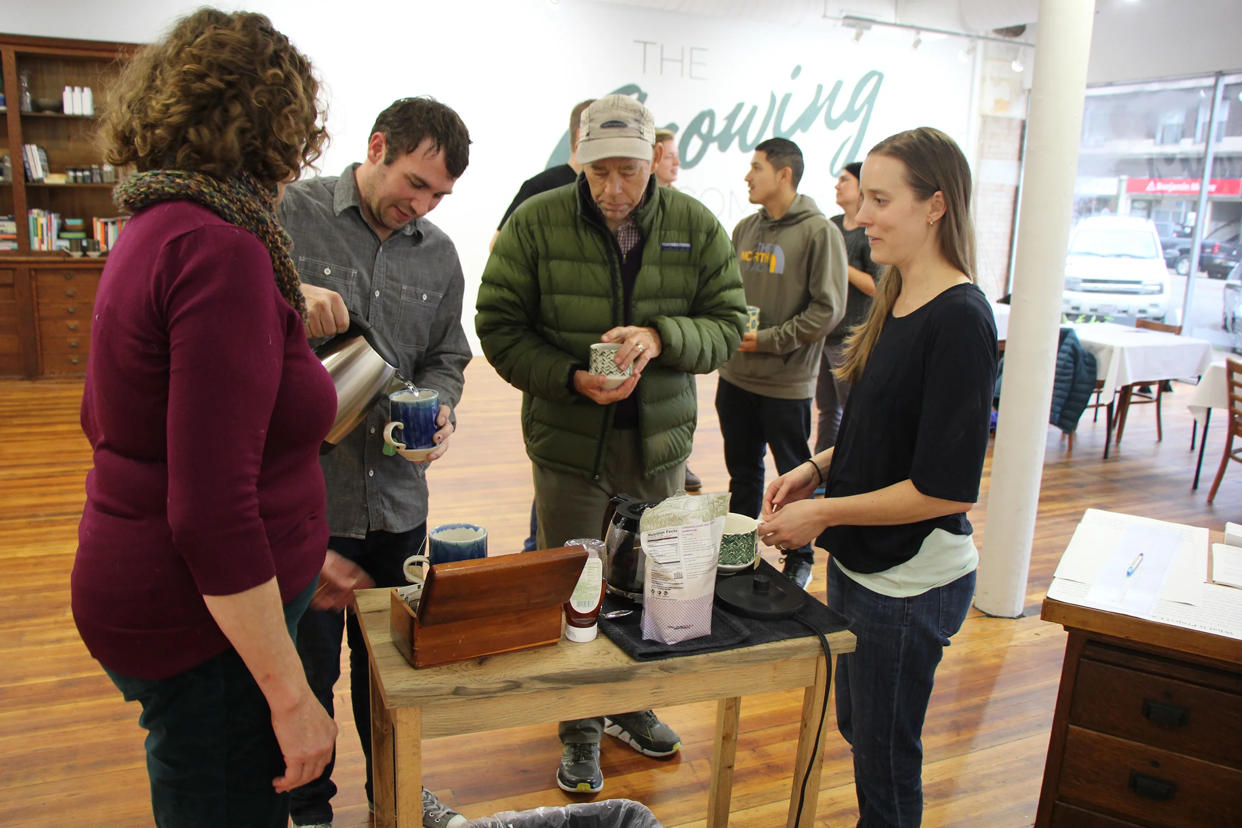  After the introduction where participants are paired, they choose their mugs together and get tea or coffee. 