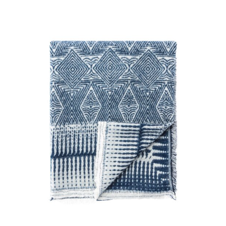 blue-and-white-throw-blanket-patterned.PNG