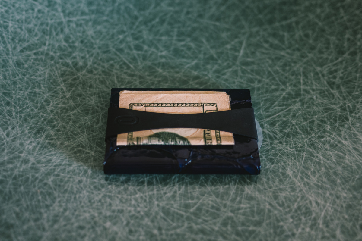 2. It straps your loose bills.