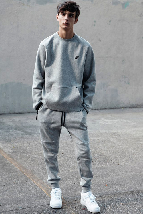 Nike monochromatic matching gym outfit
