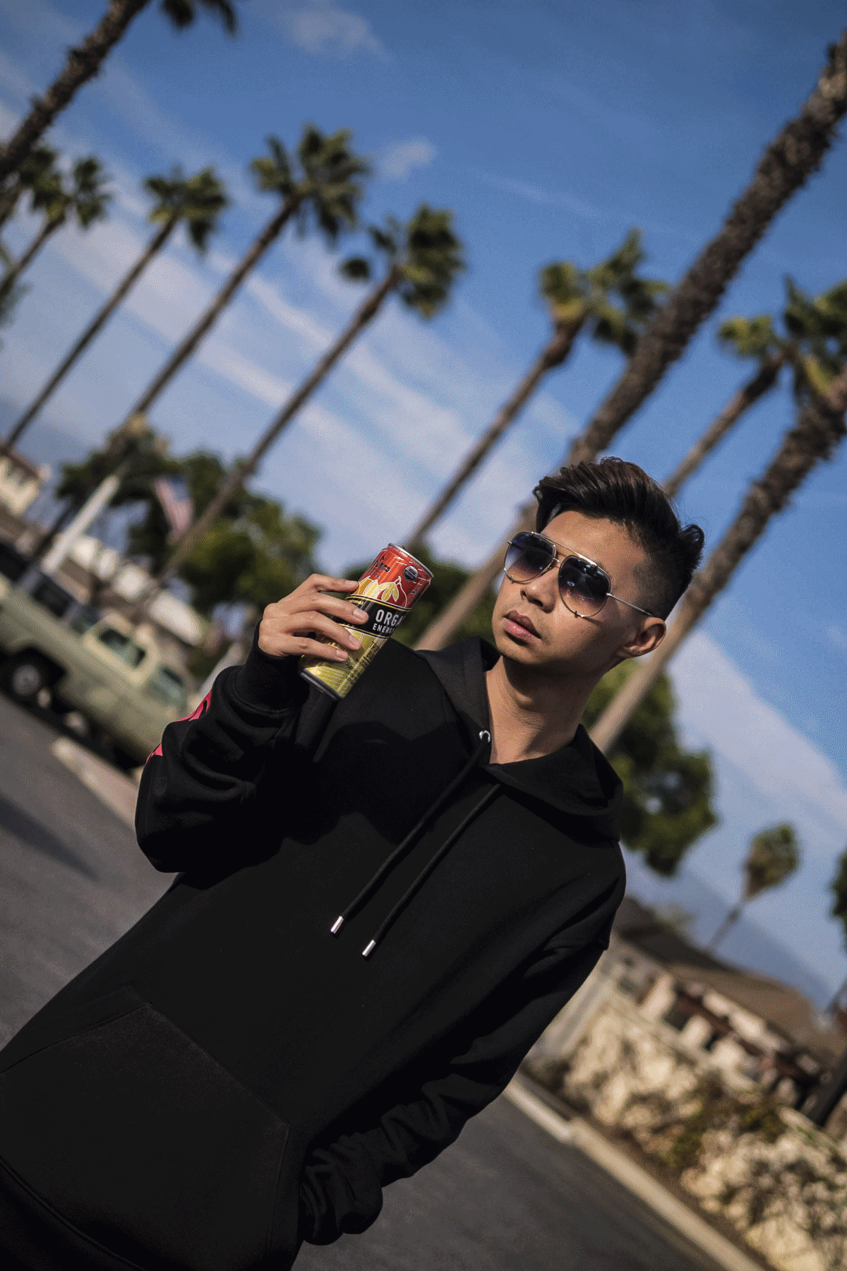 MYBELONGING-TOMMYLEI-TOP-MENSWEAR-BLOGGER-STREETSTYLE-STAR-AMP-ORGANIC-ENERGY-DRINK-1.gif
