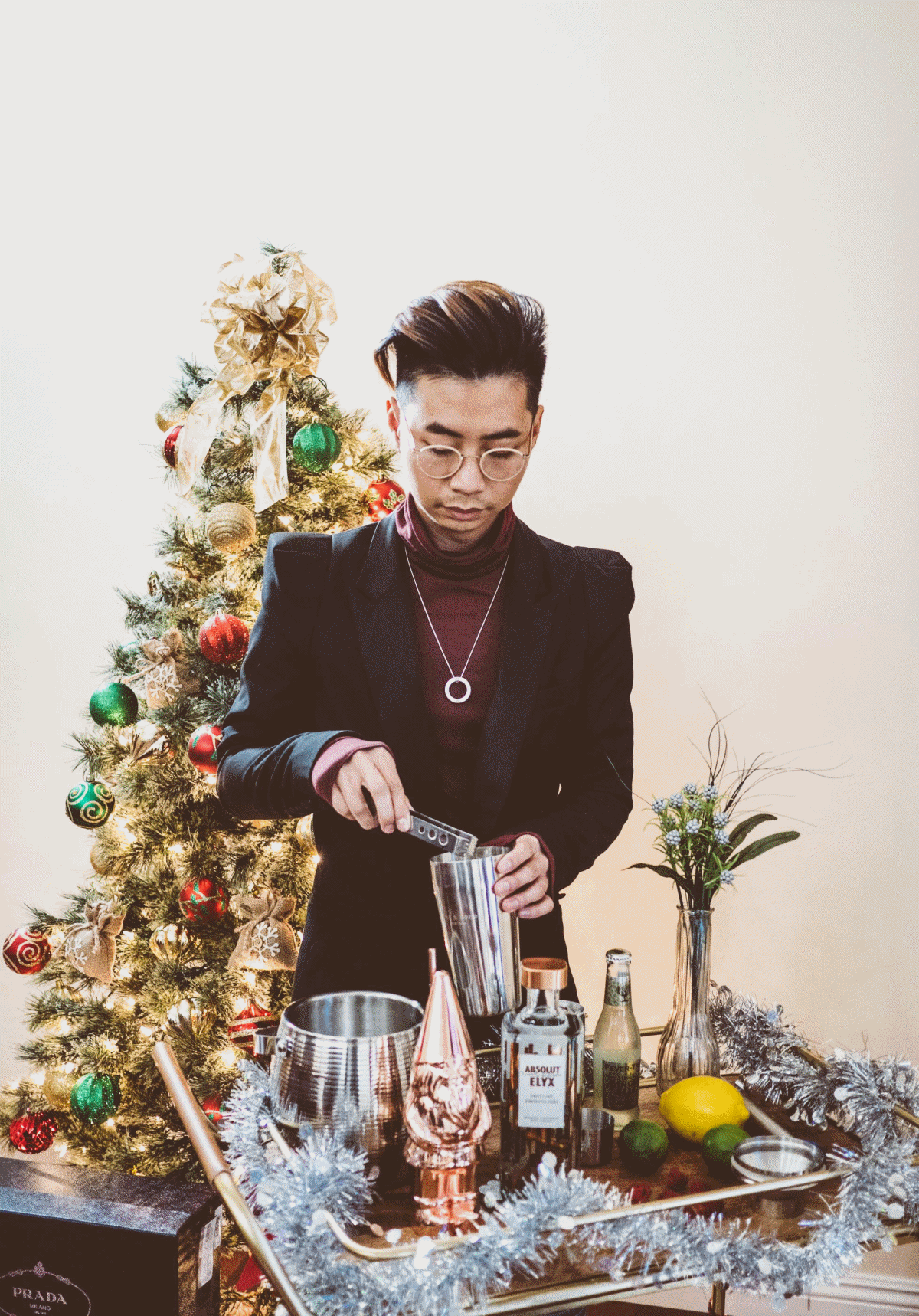 MYBELONGING-TOMMYLEI-THE-BEST-ABSOLUT-ELYX-COCKTAIL-BAR-CART-HOLIDAY-DRINK-RECIPES-35.gif