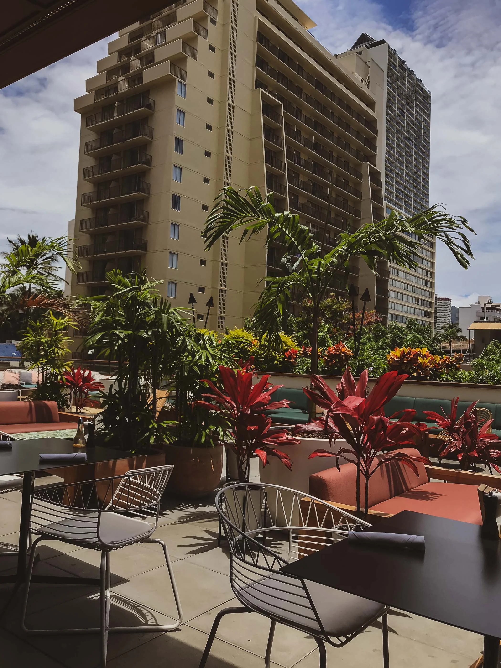 MYBELONGING-TOMMY-LEI-THE-LAYLOW-WAIKIKI-HOTEL-30.jpg