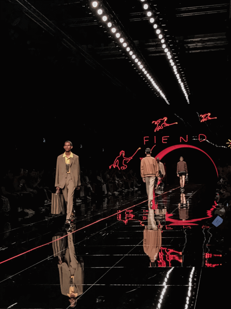 MYBELONGING-TOMMYLEI-TOP-GAYSIAN-MENSWEAR-FASHION-BLOGGER-BOOHOOMAN-MENSWEAR-MILAN-MENS-FASHION-WEEK-SS19-FENDI-MENS-SHOW-STREETSTYLE-18.gif