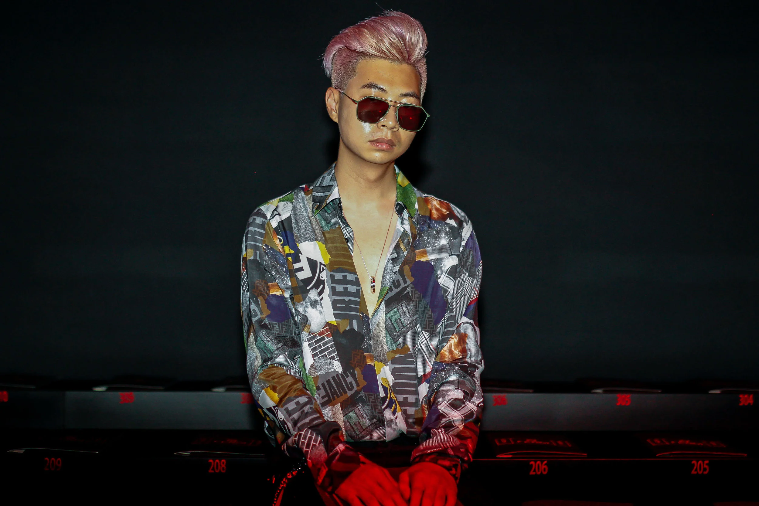 MYBELONGING-TOMMYLEI-TOP-GAYSIAN-MENSWEAR-FASHION-BLOGGER-BOOHOOMAN-MENSWEAR-MILAN-MENS-FASHION-WEEK-SS19-FENDI-MENS-SHOW-STREETSTYLE-4.jpg