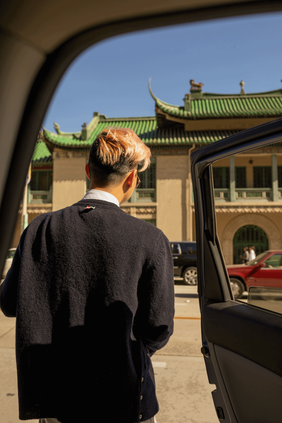 MYBELONGING-TOMMYLEI-CONTENT-CREATOR-LOCATION-SCOUTING-PASADENA-WITH-UBER-OPENING-DOORS1.gif