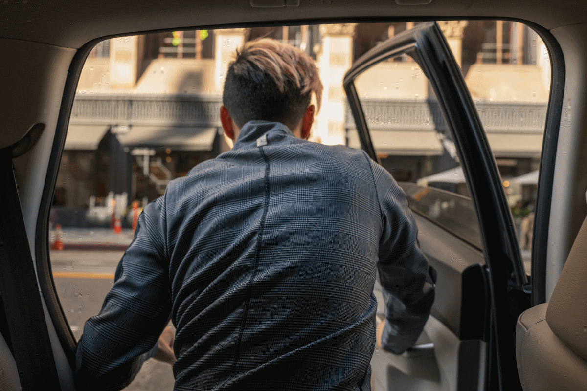 MYBELONGING-UBER-DOORS-ARE-ALWAYS-OPENING-DOWNTOWN-LOS-ANGELES-STREETSTYLE-PHOTOGRAPHY23.gif