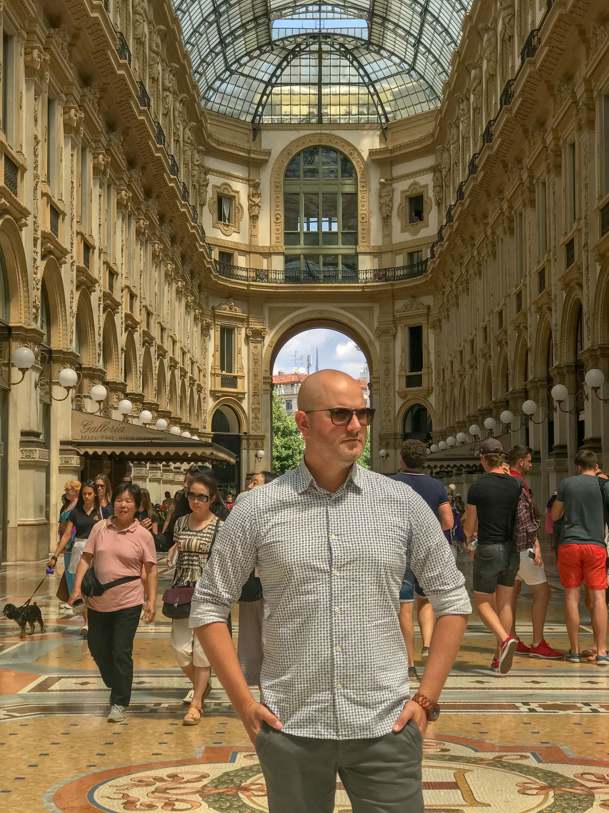 MYBELONGING-TOMMYLEI-TOP-MENS-BLOGGER-INFLUENCER-CREATIVE-AT-THE-DUOMO-MILAN-TRAVEL-PHOTOGRAPHY-VERSACE-GUCCI-PRADA-STREETSTYLE6.jpg