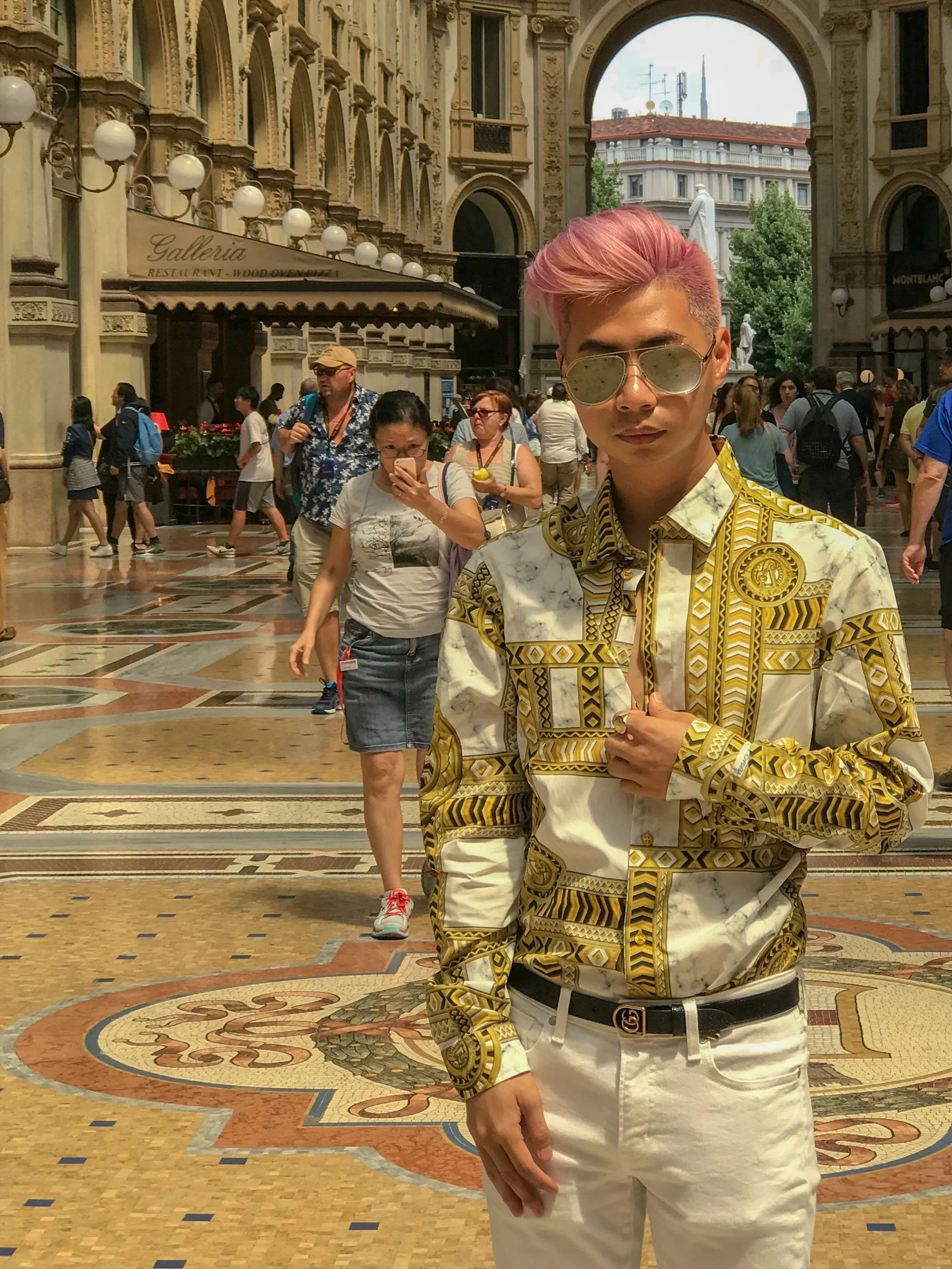MYBELONGING-TOMMYLEI-TOP-MENS-BLOGGER-INFLUENCER-CREATIVE-AT-THE-DUOMO-MILAN-TRAVEL-PHOTOGRAPHY-VERSACE-GUCCI-PRADA-STREETSTYLE16.jpg