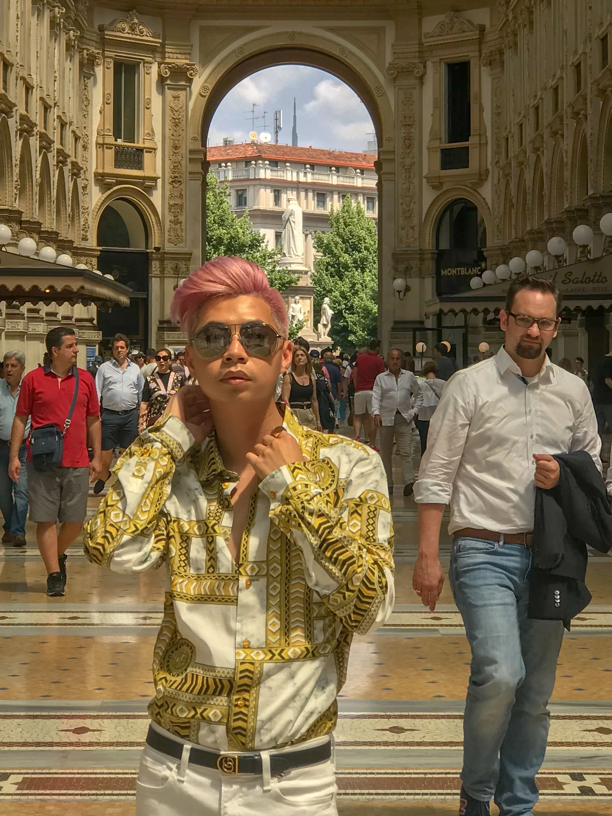 MYBELONGING-TOMMYLEI-TOP-MENS-BLOGGER-INFLUENCER-CREATIVE-AT-THE-DUOMO-MILAN-TRAVEL-PHOTOGRAPHY-VERSACE-GUCCI-PRADA-STREETSTYLE11.jpg