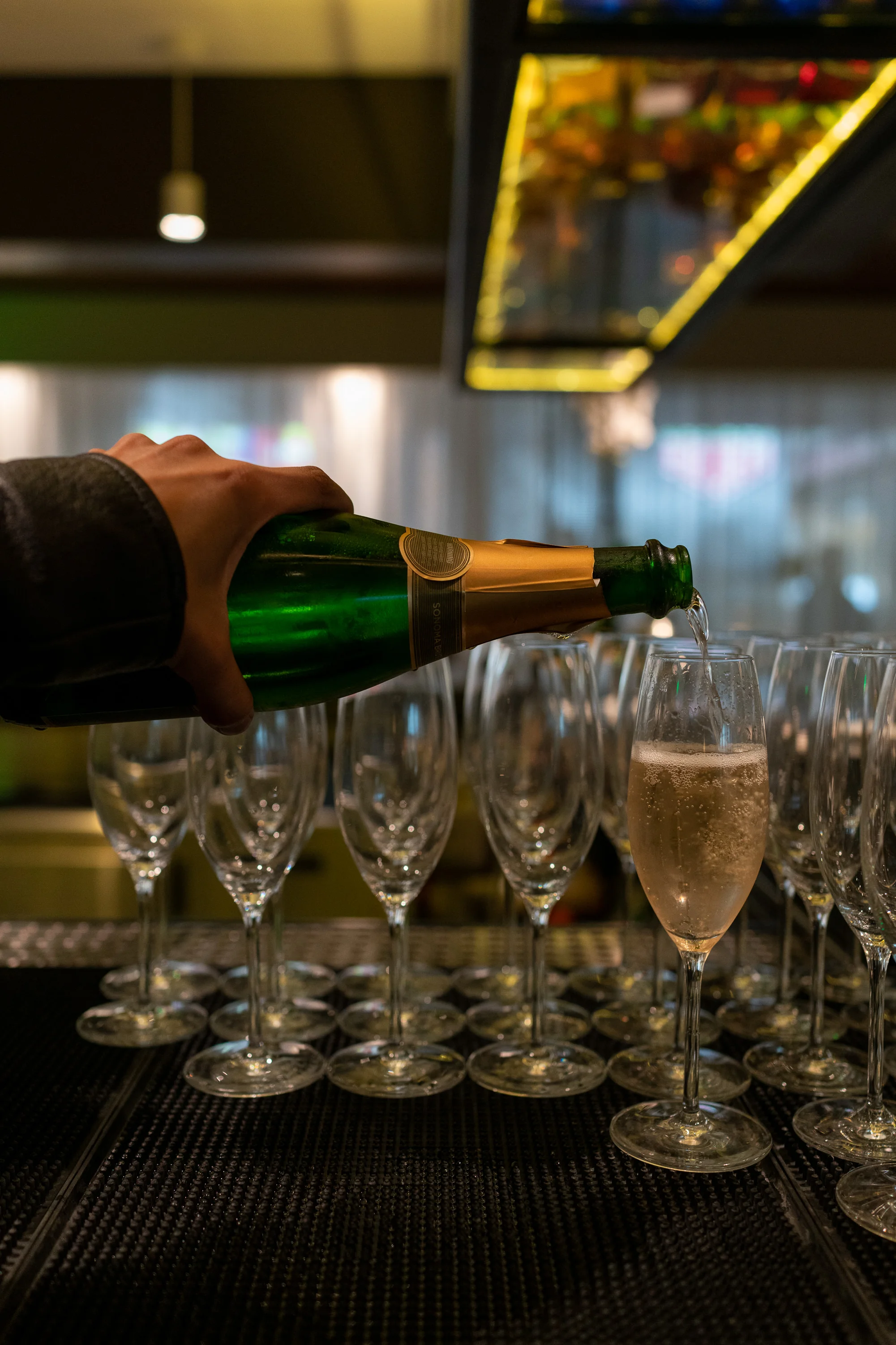 Pre-flight champagne is a must-have on the itinerary before one departs for Helsinki. Take advantage of Finnair’s partnership with OneWorld and enjoy some fantastic amenities, from hot plates to a relaxing shower, before boarding.