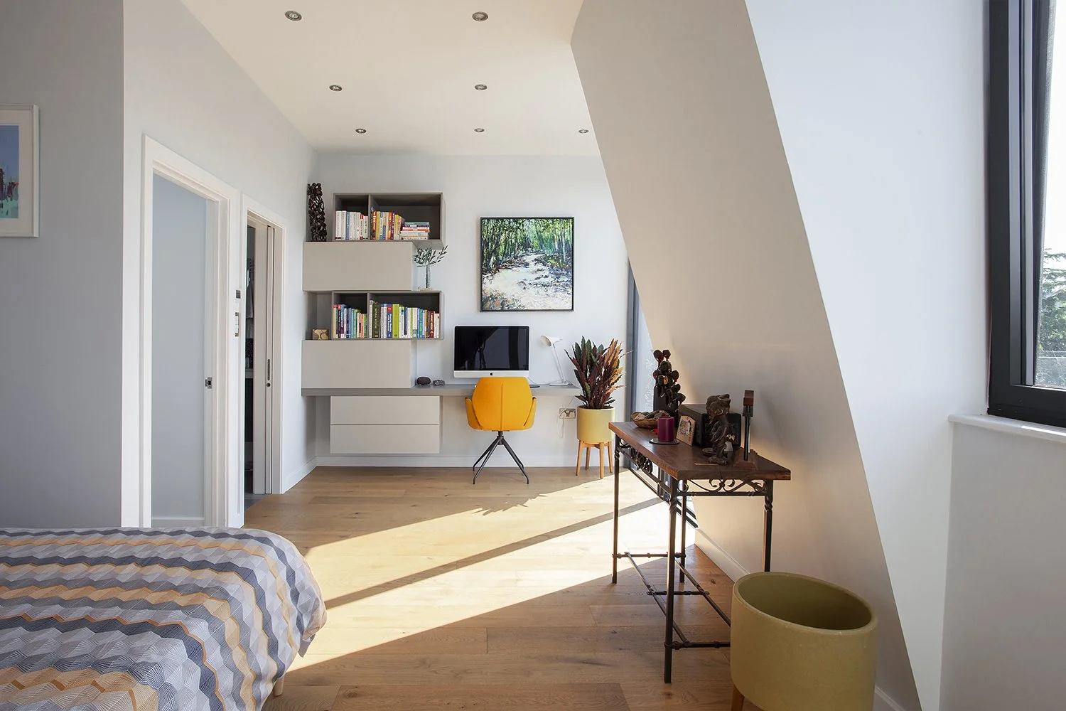 Bespoke bedroom in Kingston.jpg