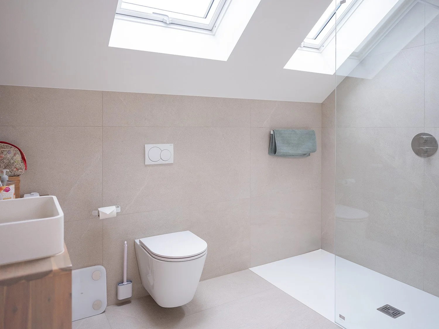 twickenham-renovation-bathroom-beige-tiles-shower.jpg.jpg
