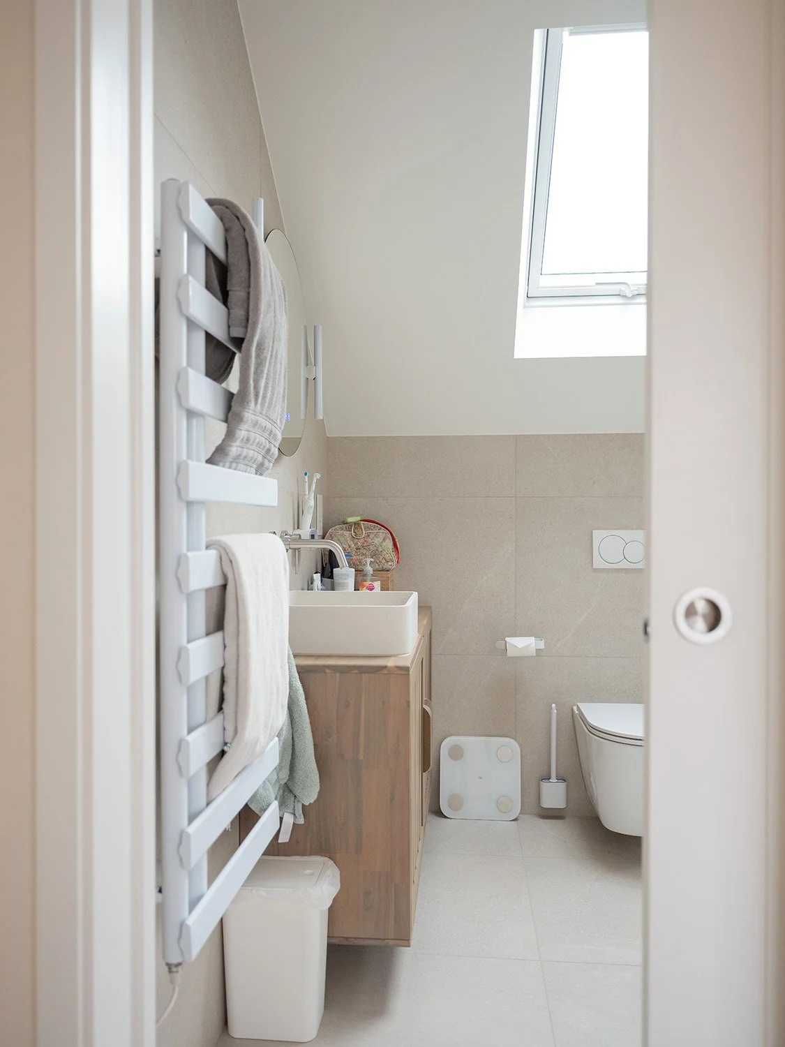 twickenham-renovation-bathroom-beige-tiles-vanity.jpg.jpg