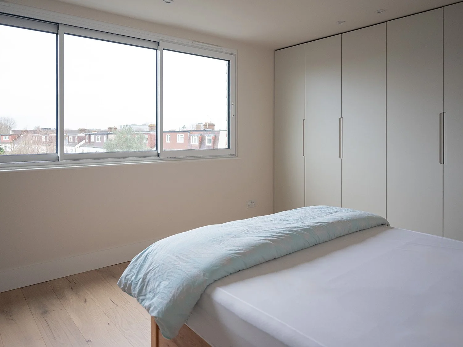 twickenham-renovation-bedroom-built-in-wardrobes.jpg.jpg
