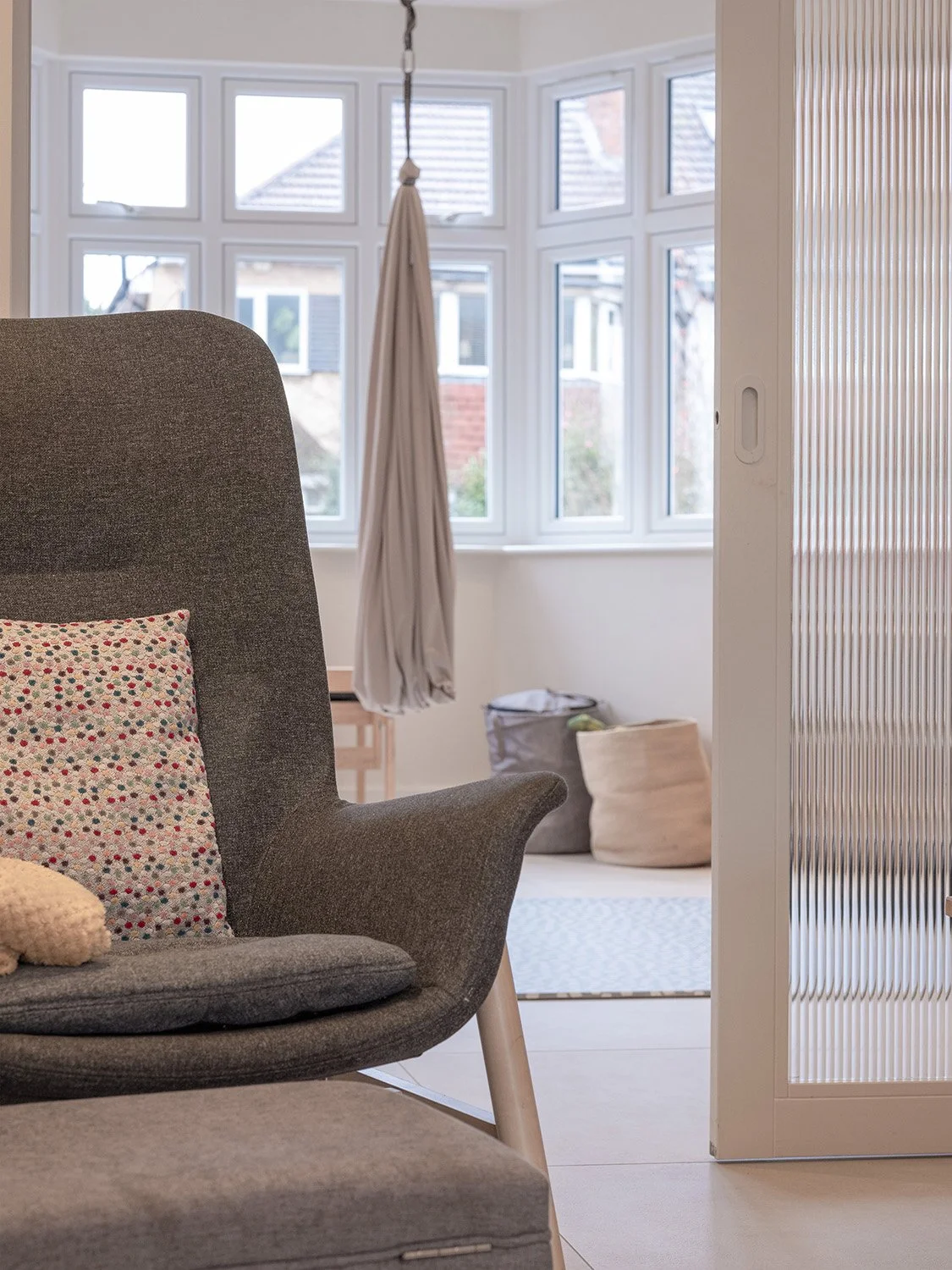 twickenham-renovation-living-bay-window-swing.jpg.jpg