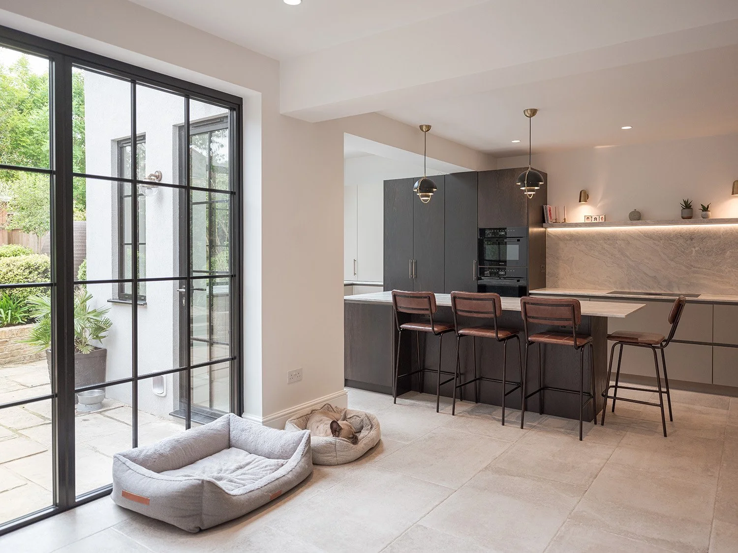 hampton-victorian-house-kitchen-island-marble-backsplash.jpg.jpg