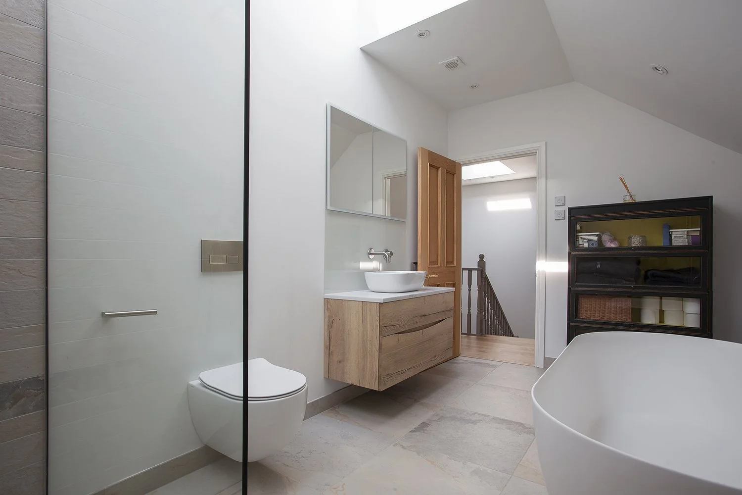 hampton-conservation-area-bathroom-daylight.jpg.jpg