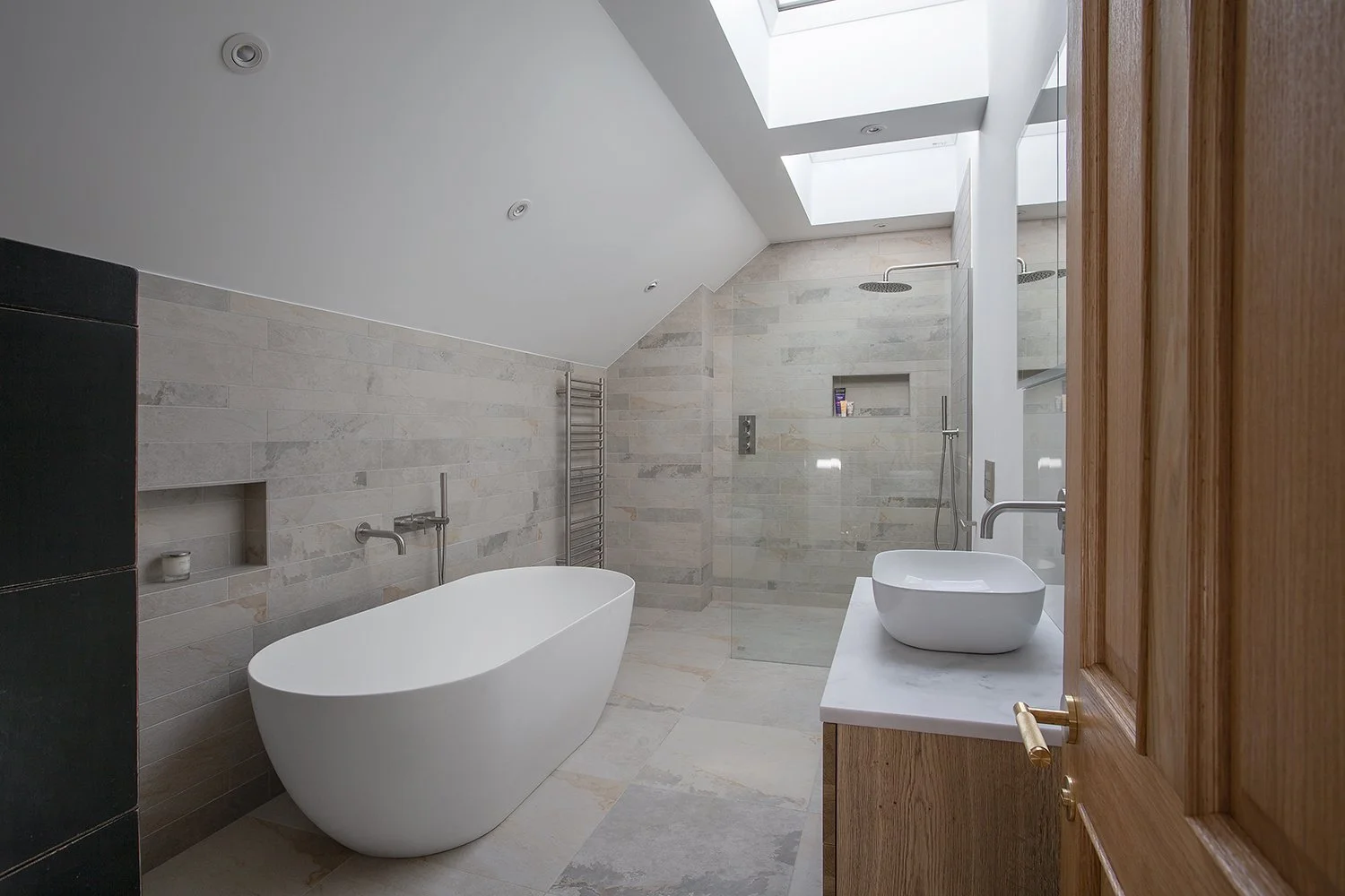 hampton-conservation-area-bathroom-vanity-bath.jpg.jpg