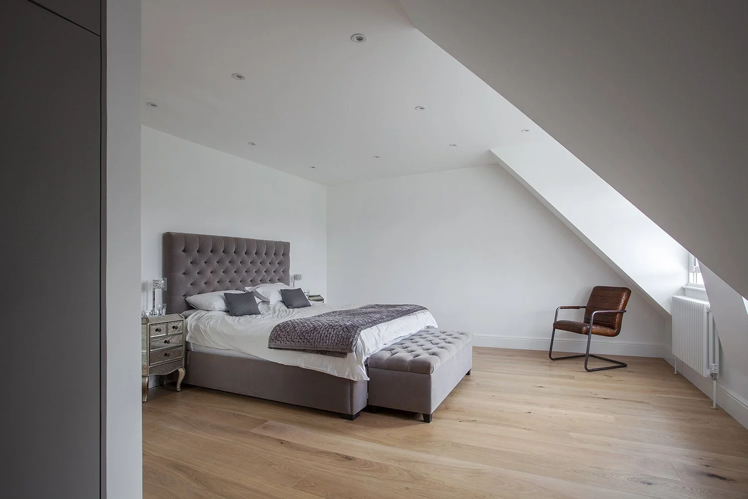hampton-conservation-area-bedroom-bed.jpg.jpg