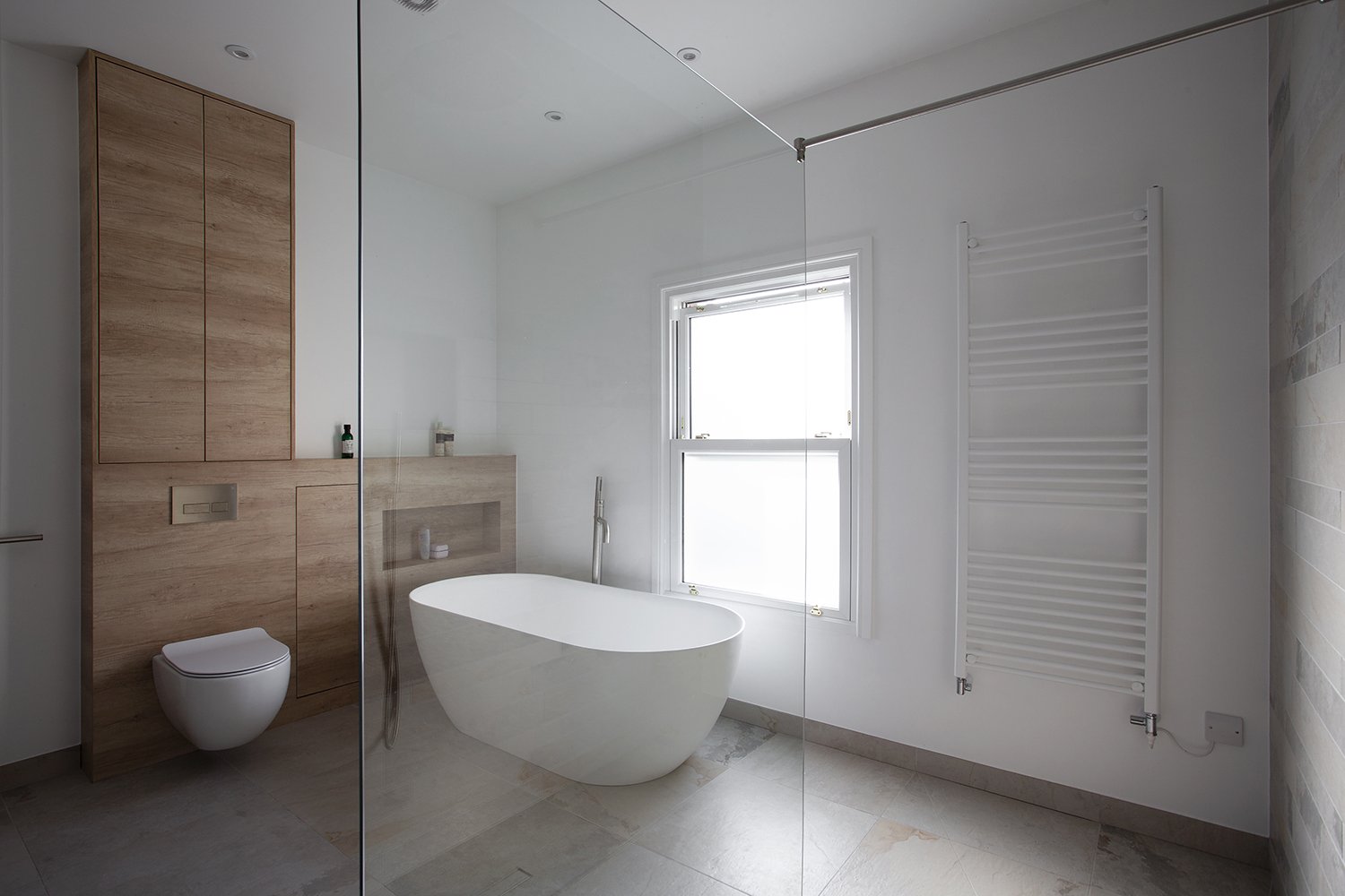 hampton-conservation-area-family-bathroom-bathtub-02.jpg.jpg