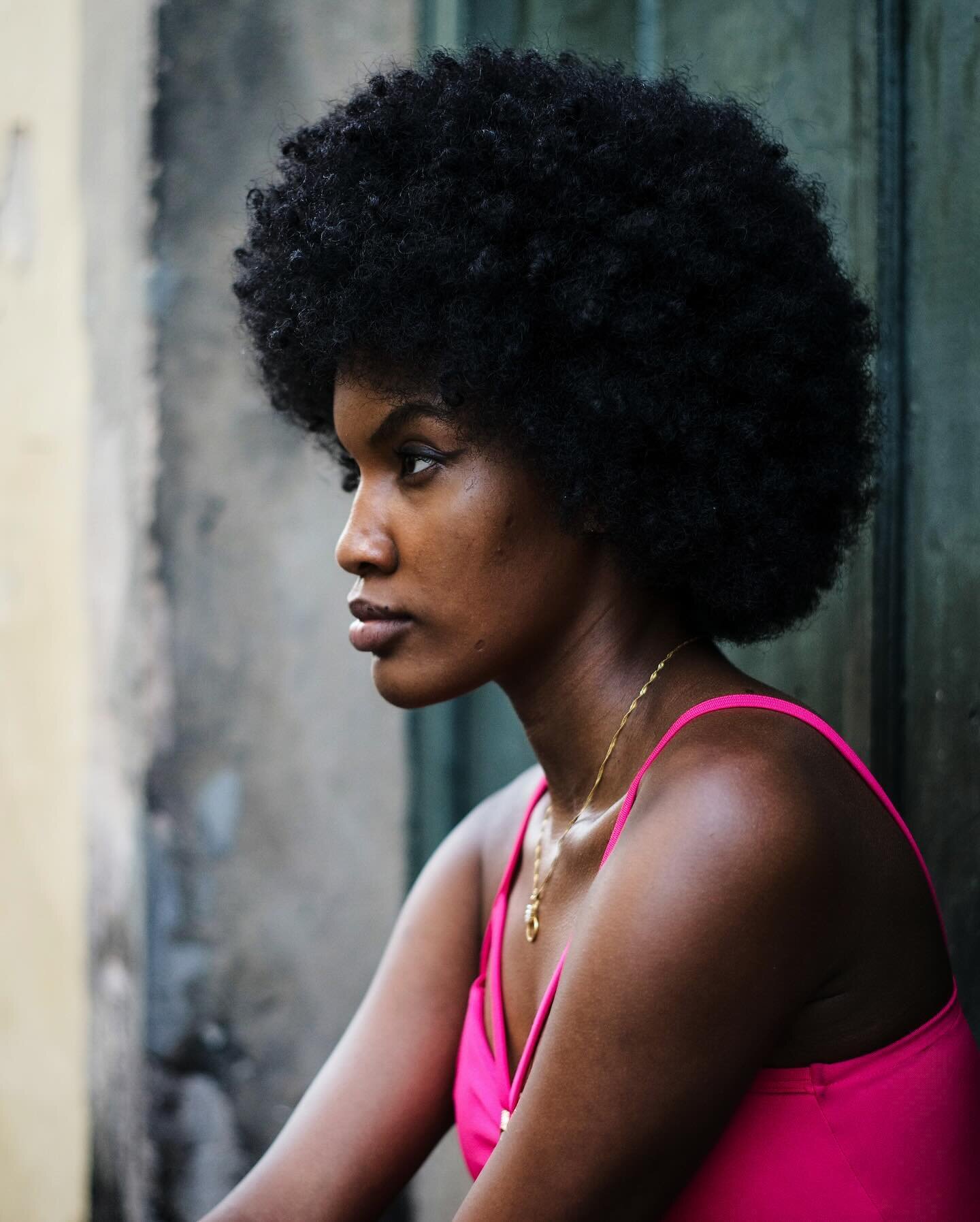 Street portrait, Brazil 🇧🇷 
.
.
.
.
#portrait #portraits #portraitsvisuals #portraitsfromtheworld #humansof #brazilanhair #modeloftheday #leicam10r #streetportraits #streetphotography #streetportraiture #leicacamera #leicam #leicaphotography #leica